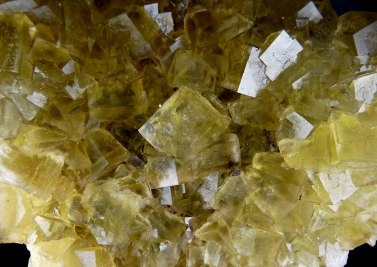 Fluorita
200 x 190 mm. Cristal mayor 19 mm.
(Autor: Jesus Franquesa Baucells)
