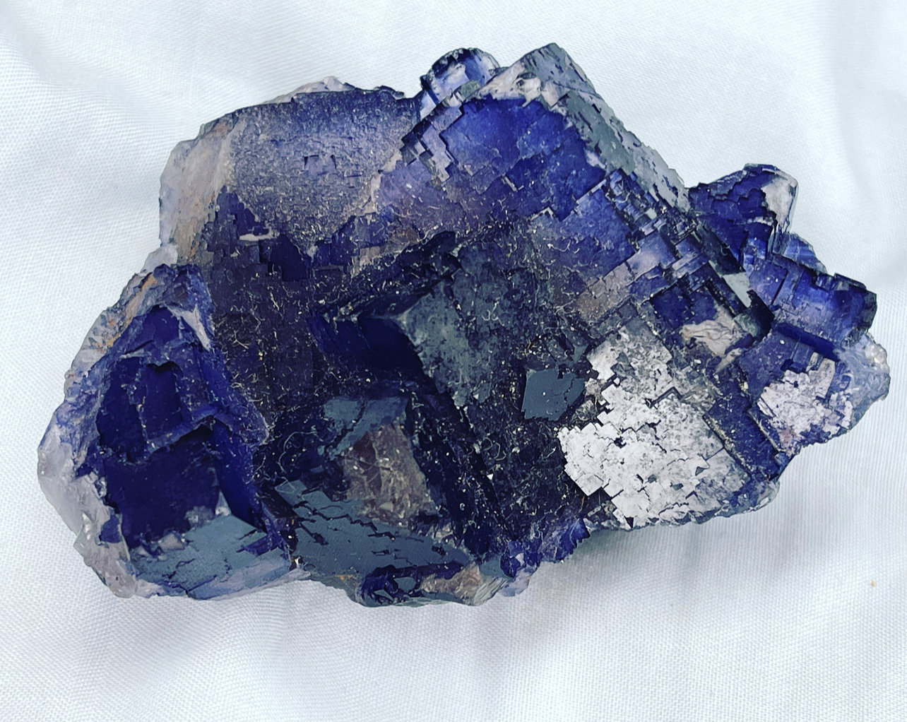 Fluorita
8cm de ancho y 3,5 cm de alto
(Autor: castrominerals)
