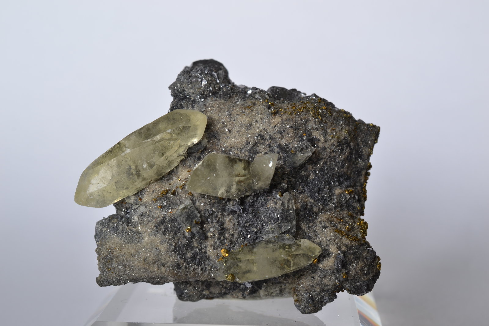 Calcita, Galena
4,5 x 4 x 2,5 cm
(Autor: Raúl S. Llorente)