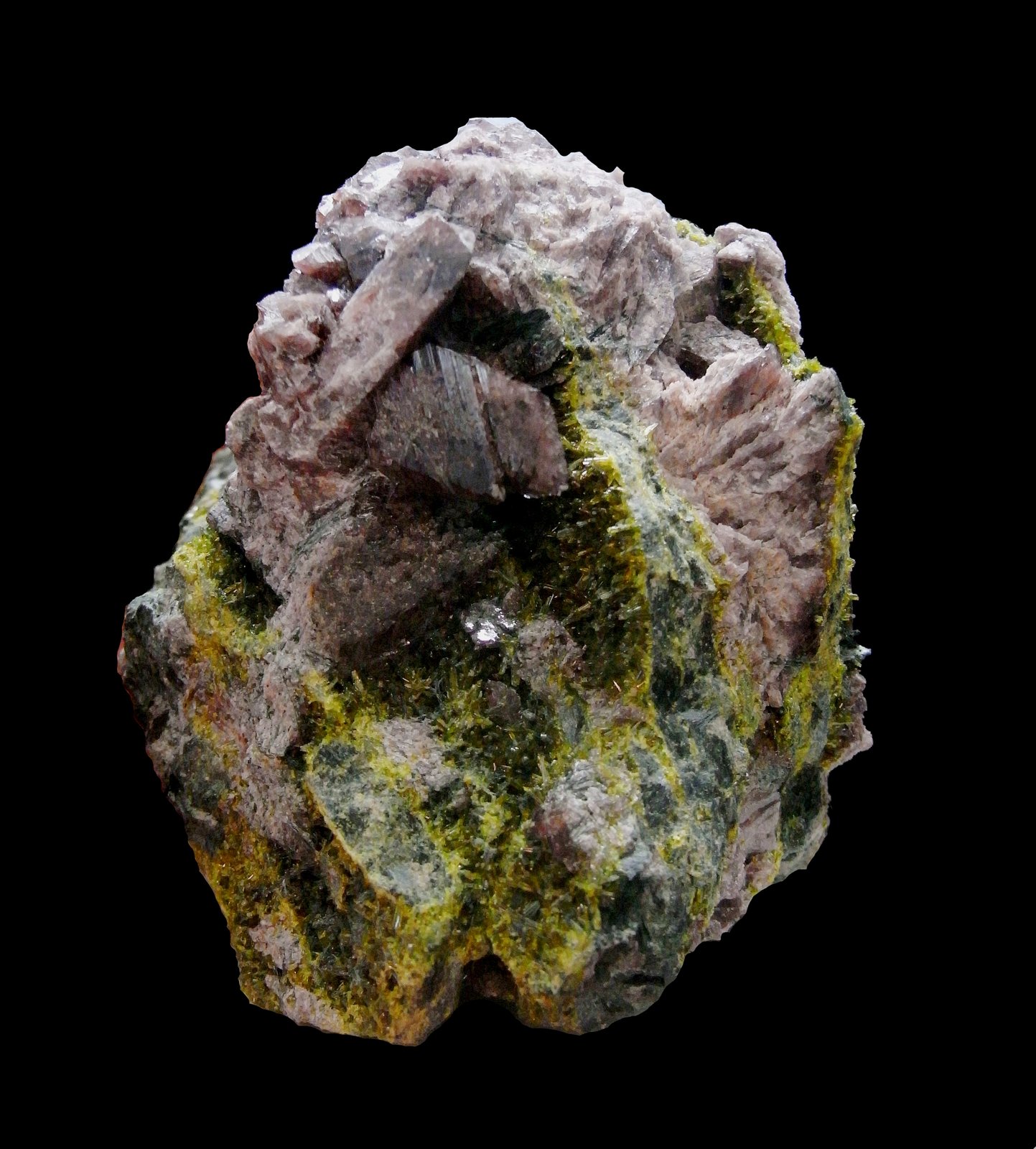 Axinita-(Fe) con Epidota
Pieza de 7.8x6cm
(Autor: DAni)