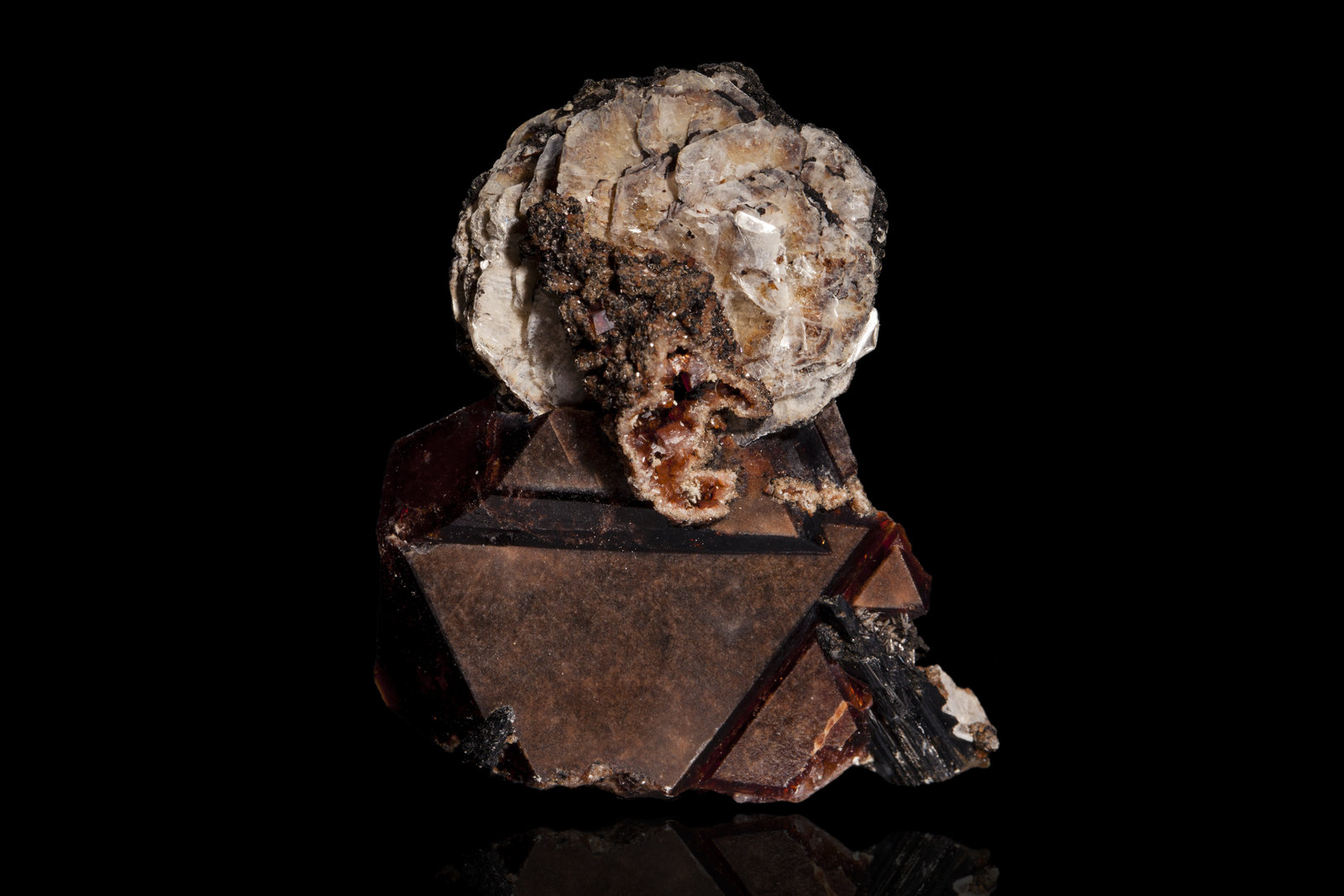 Polylithionita con Rodocrosita
4 x 3,5 x 1 cm
(Autor: Museo MIM)
