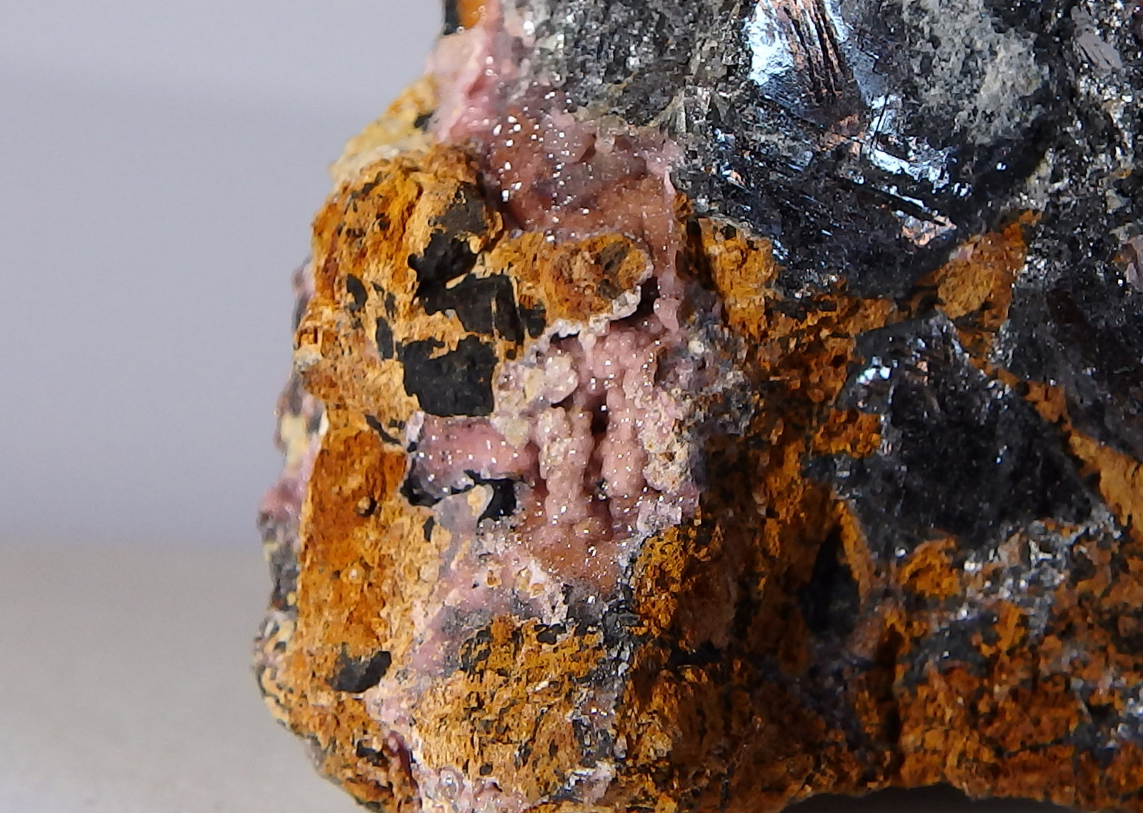 Galena y Smithsonita
Encuadre 2 x 1,5 cm aprox.
(Autor: heat00)