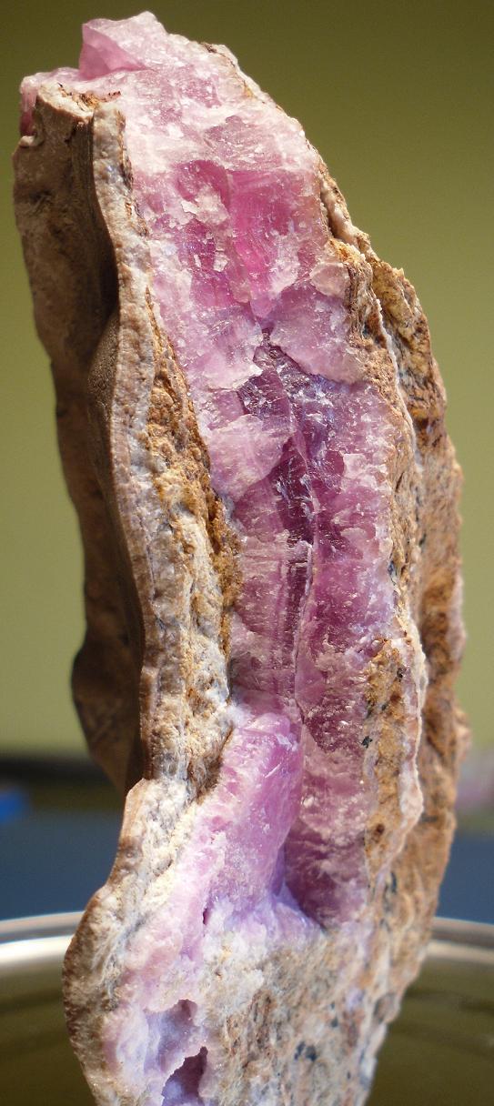 Calcita (variedad cobaltifera)
9'7 x 2'7 cm
(Autor: Jordi Franco)
