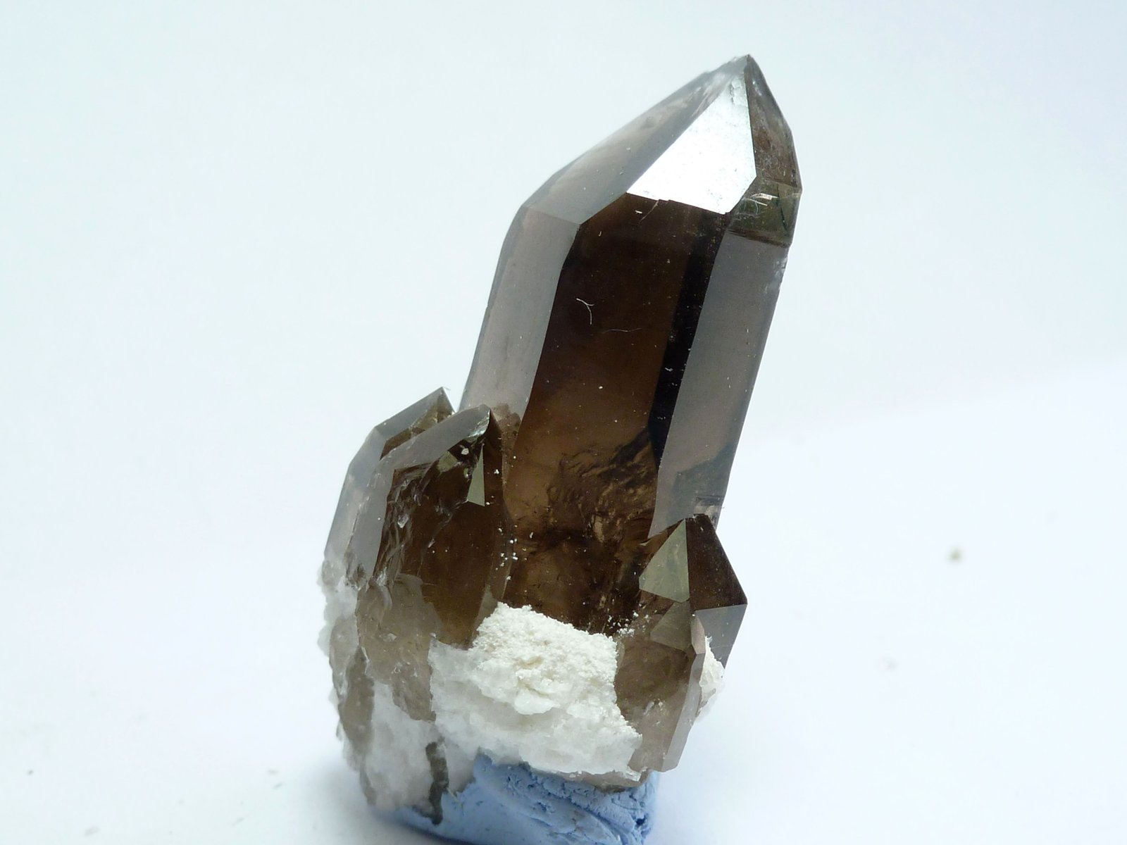 Cuarzo (variedad ahumado)
Medida: 3,3 x 1,5 x 1,5 cm
(Autor: Sergio Pequeño)