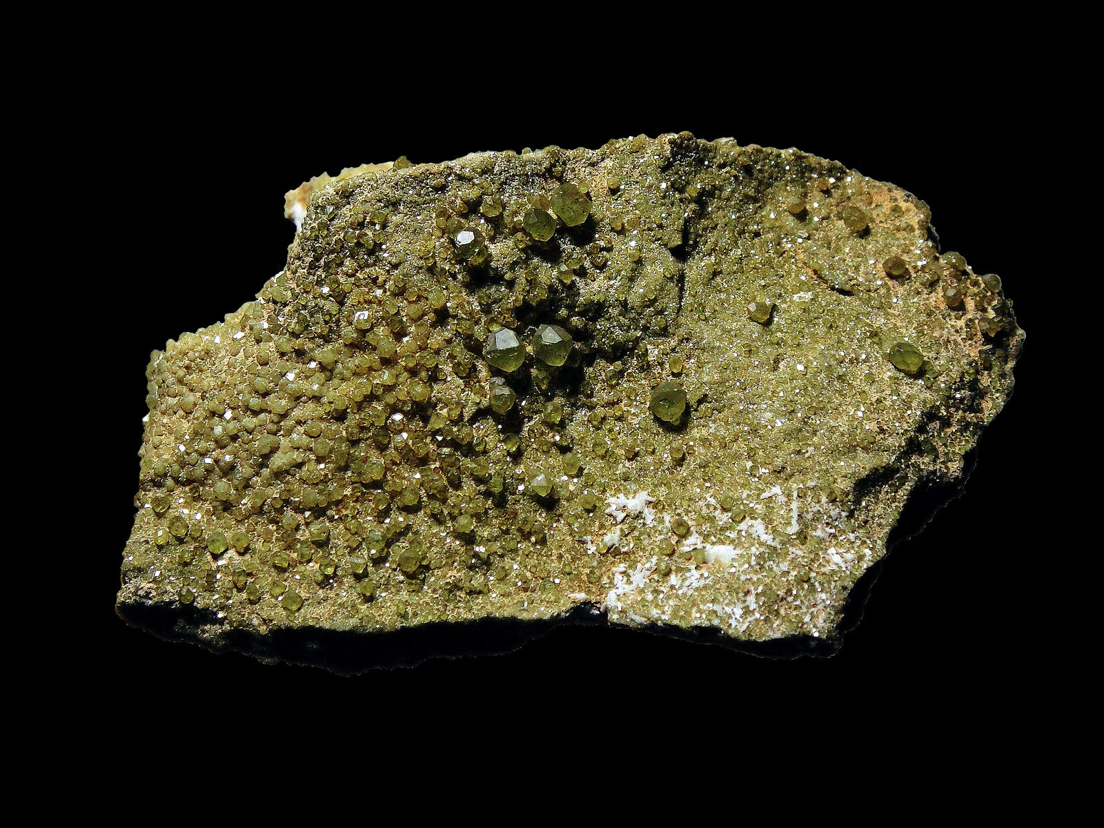 Andradita (variedad demantoide) (Grupo Granate)
9 x 7 cm.
(Autor: Antonio P. López)
