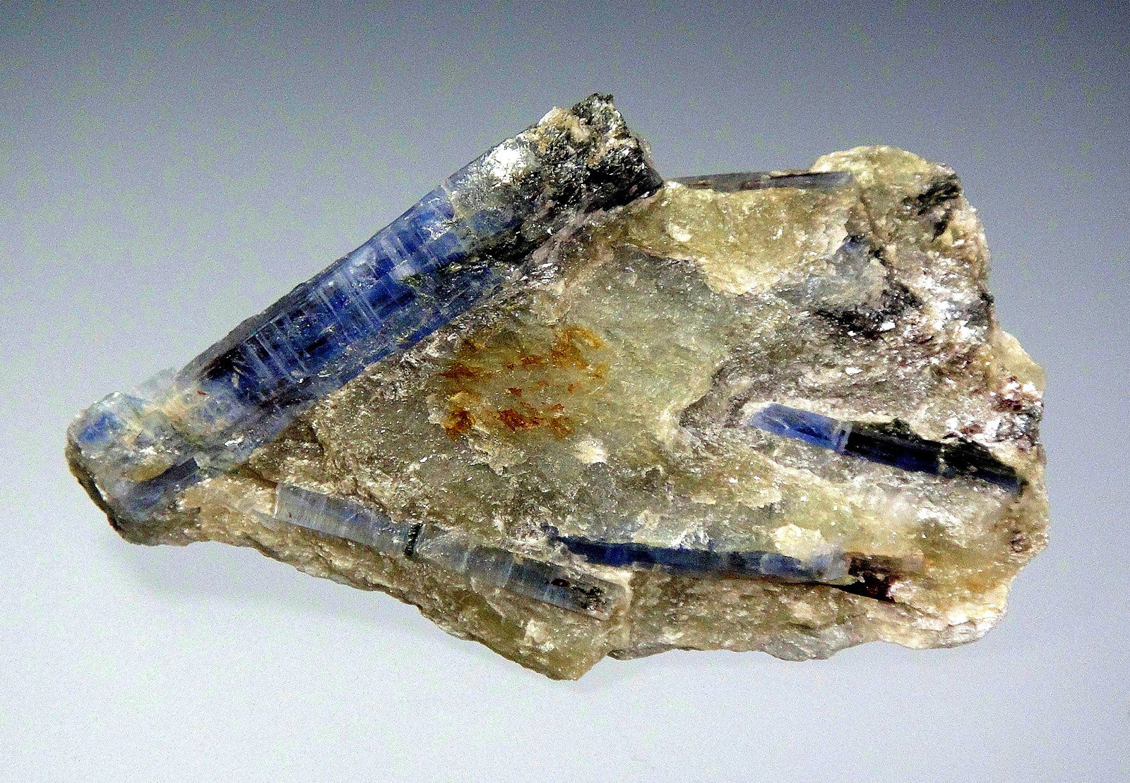 Cianita
6 x 4 cm.
(Autor: Antonio P. López)