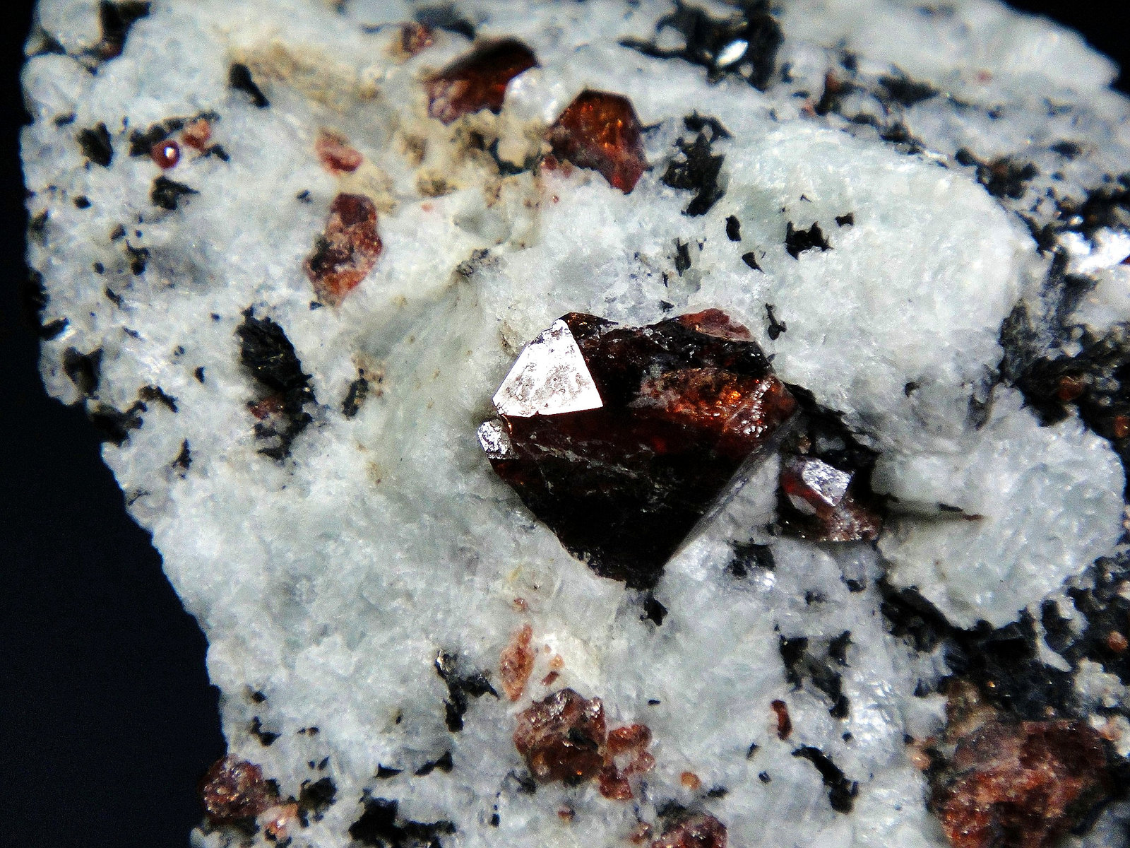 Zircón
Cristal de 10 mm.
(Autor: Antonio P. López)