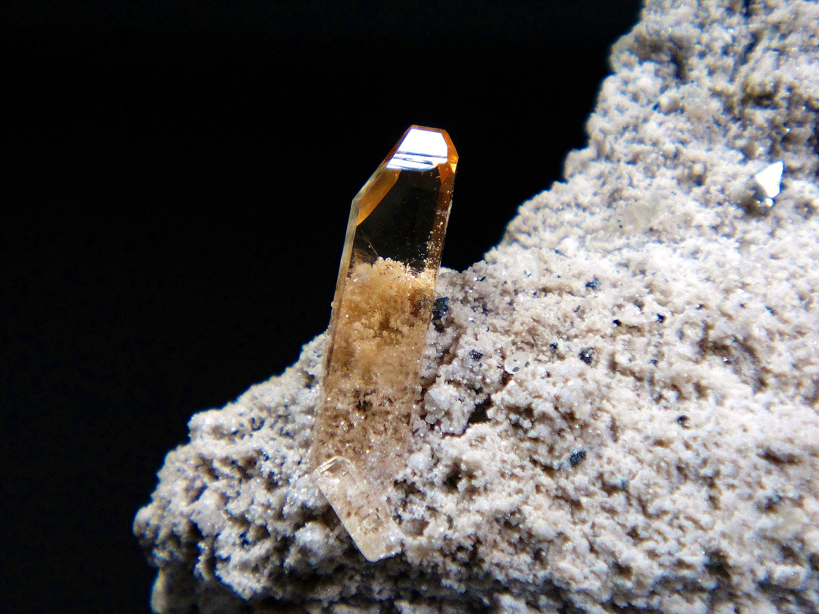 Topacio
Cristal de 15 mm.
(Autor: Antonio P. López)