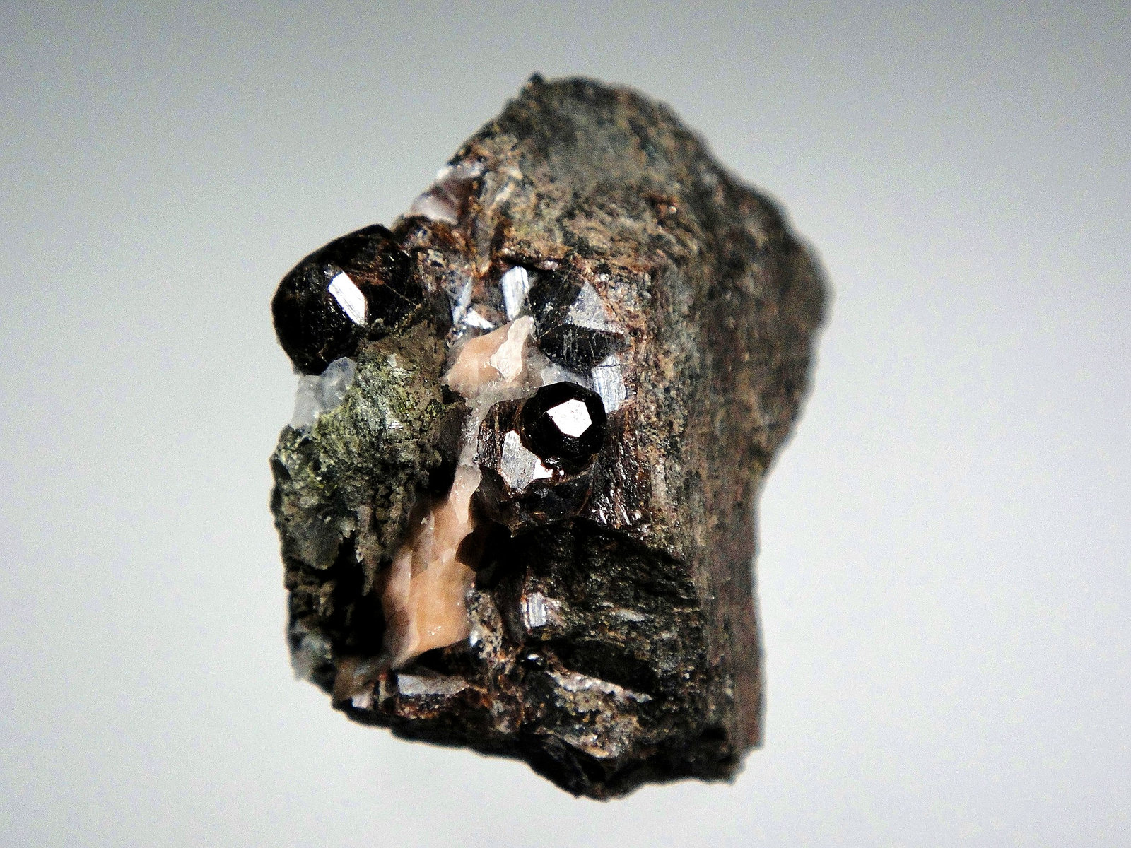 Andradita (Grupo Granate)
5 x 4 cm.
(Autor: Antonio P. López)