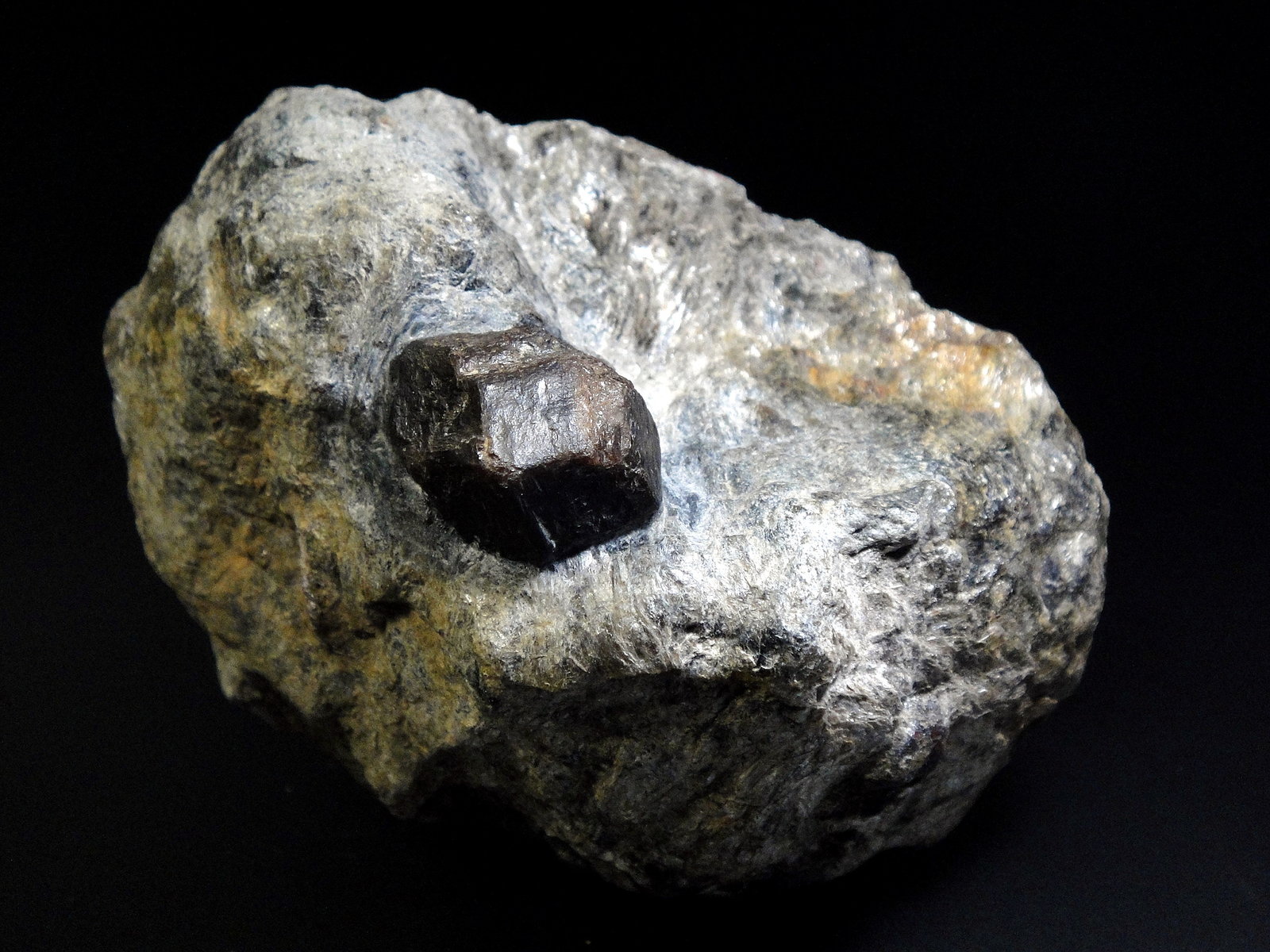 Almandino (Grupo Granate)
8 x 6 cm.
(Autor: Antonio P. López)
