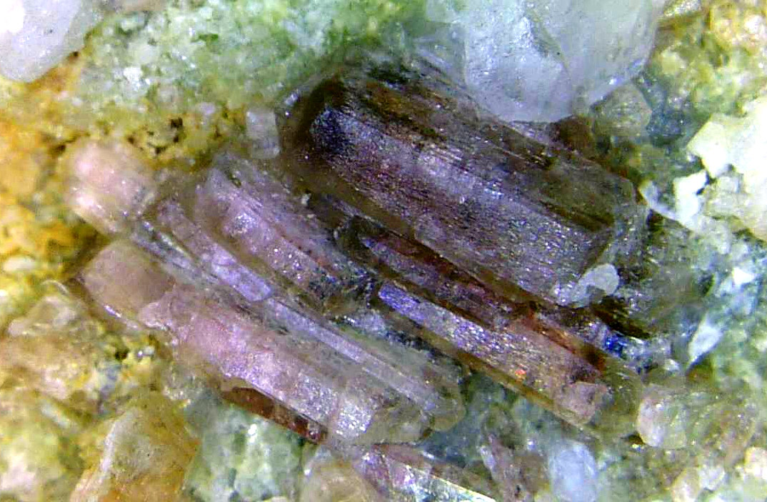 Piemontita
Cristal de 4 mm.
(Autor: Antonio P. López)