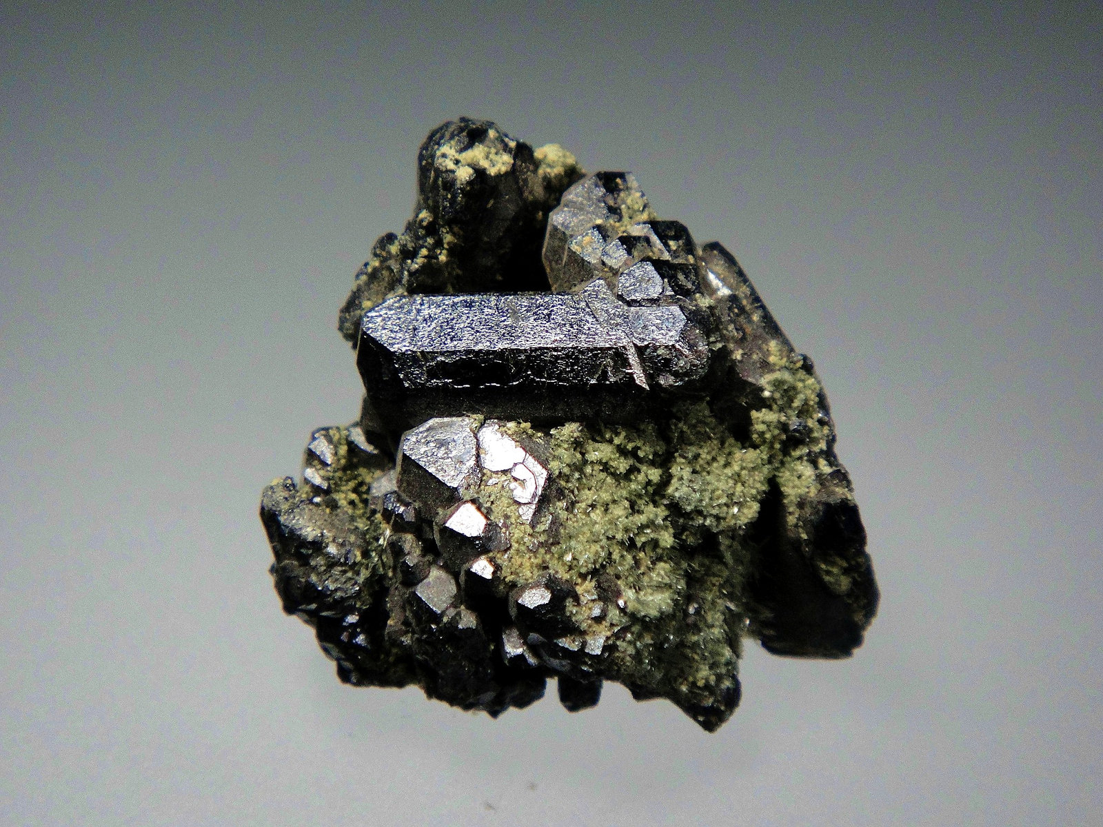 Allanita-(La)
3 x 3 cm.
(Autor: Antonio P. López)