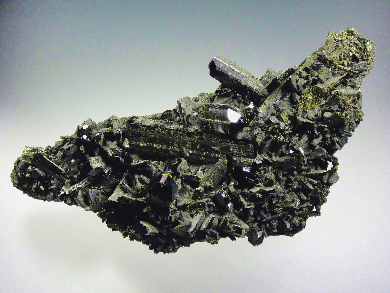 Epidota
16 x 8 cm.
(Autor: Antonio P. López)
