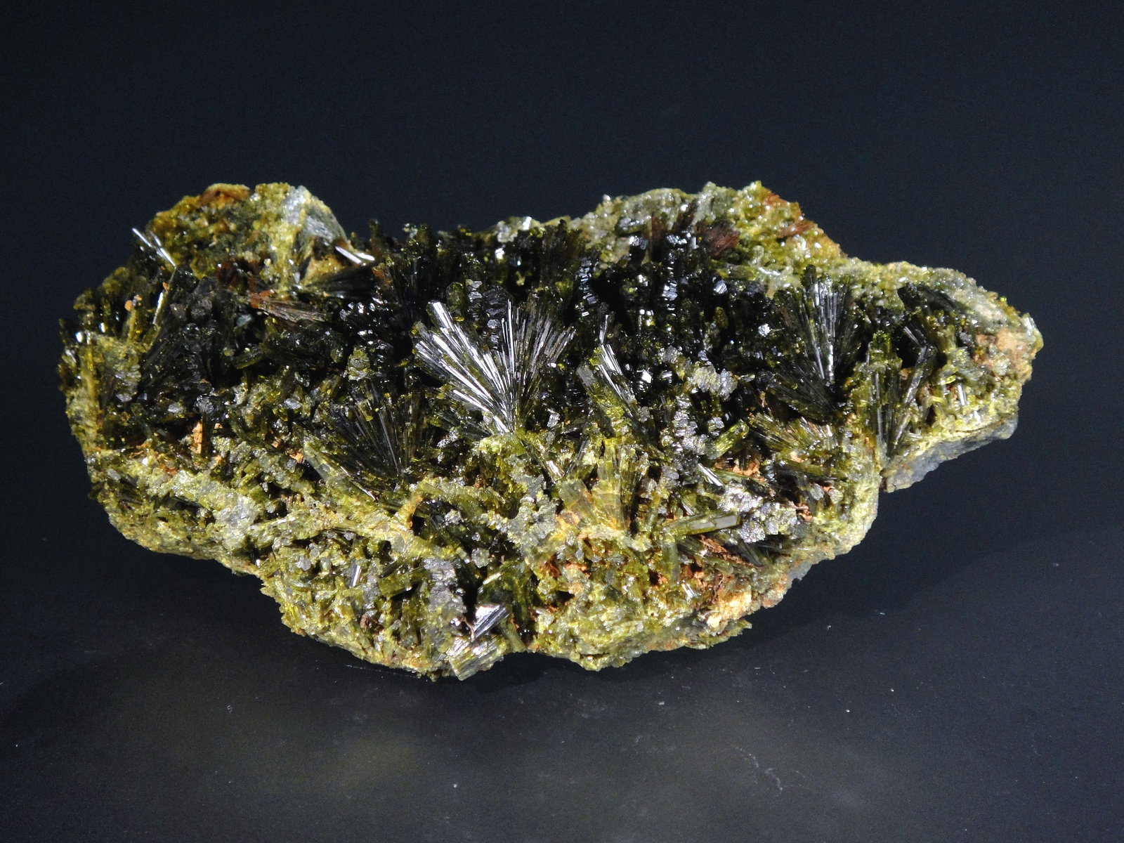 Epidota
9 x 5 cm.
(Autor: Antonio P. López)