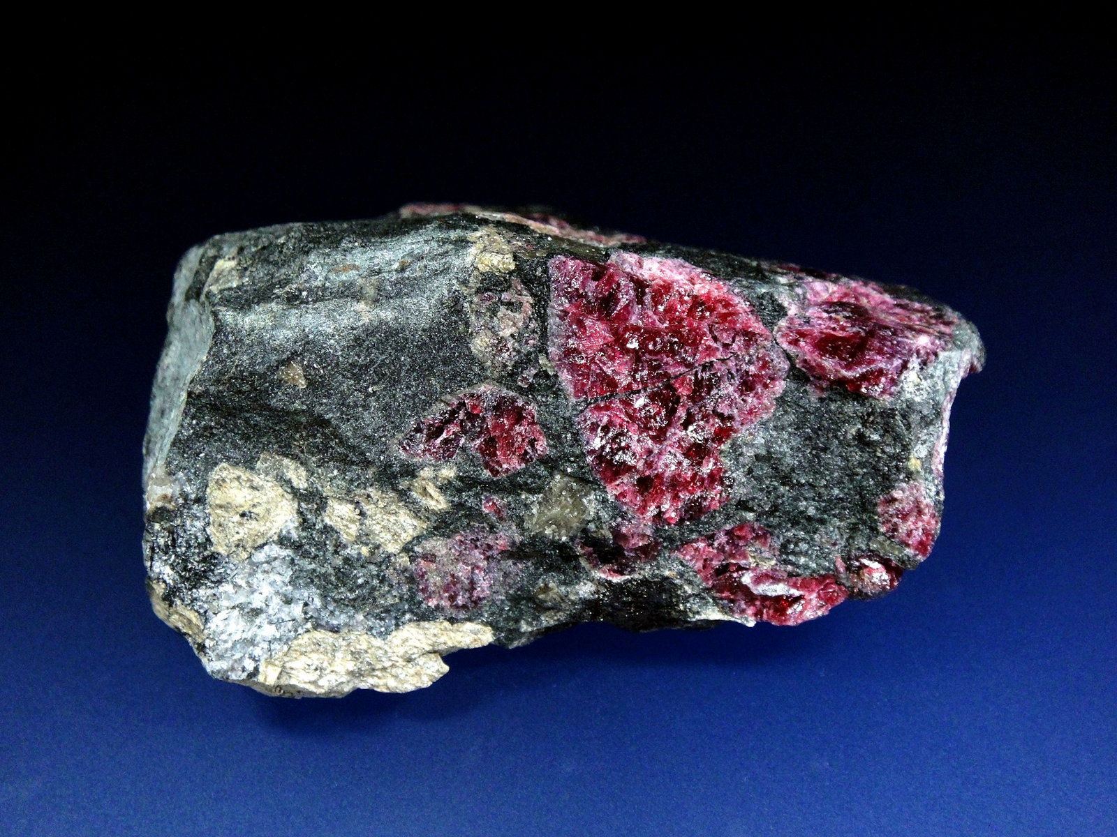 Eudialita (Eudialyta)
8 x 6 cm.
(Autor: Antonio P. López)