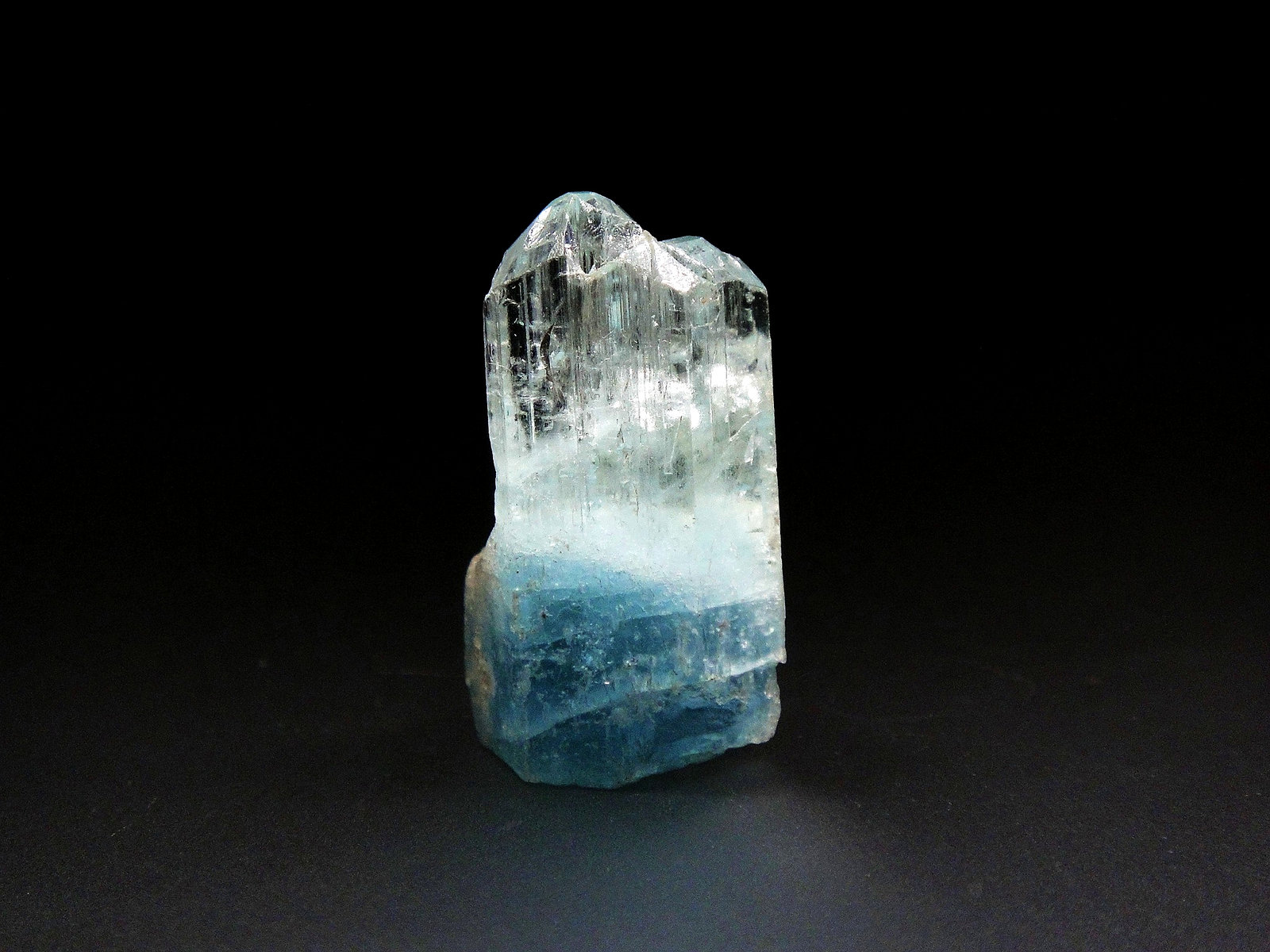 Berilo (variedad aguamarina)
3 x 1,5 cm.
(Autor: Antonio P. López)