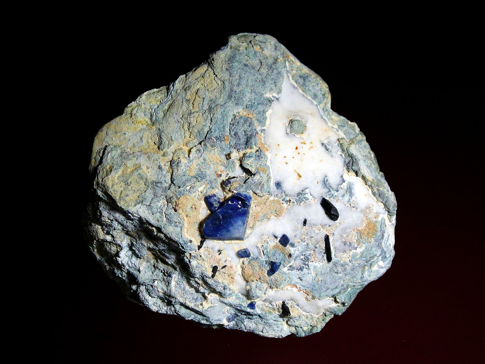Benitoita, Neptunita
8 x 8 cm.
(Autor: Antonio P. López)