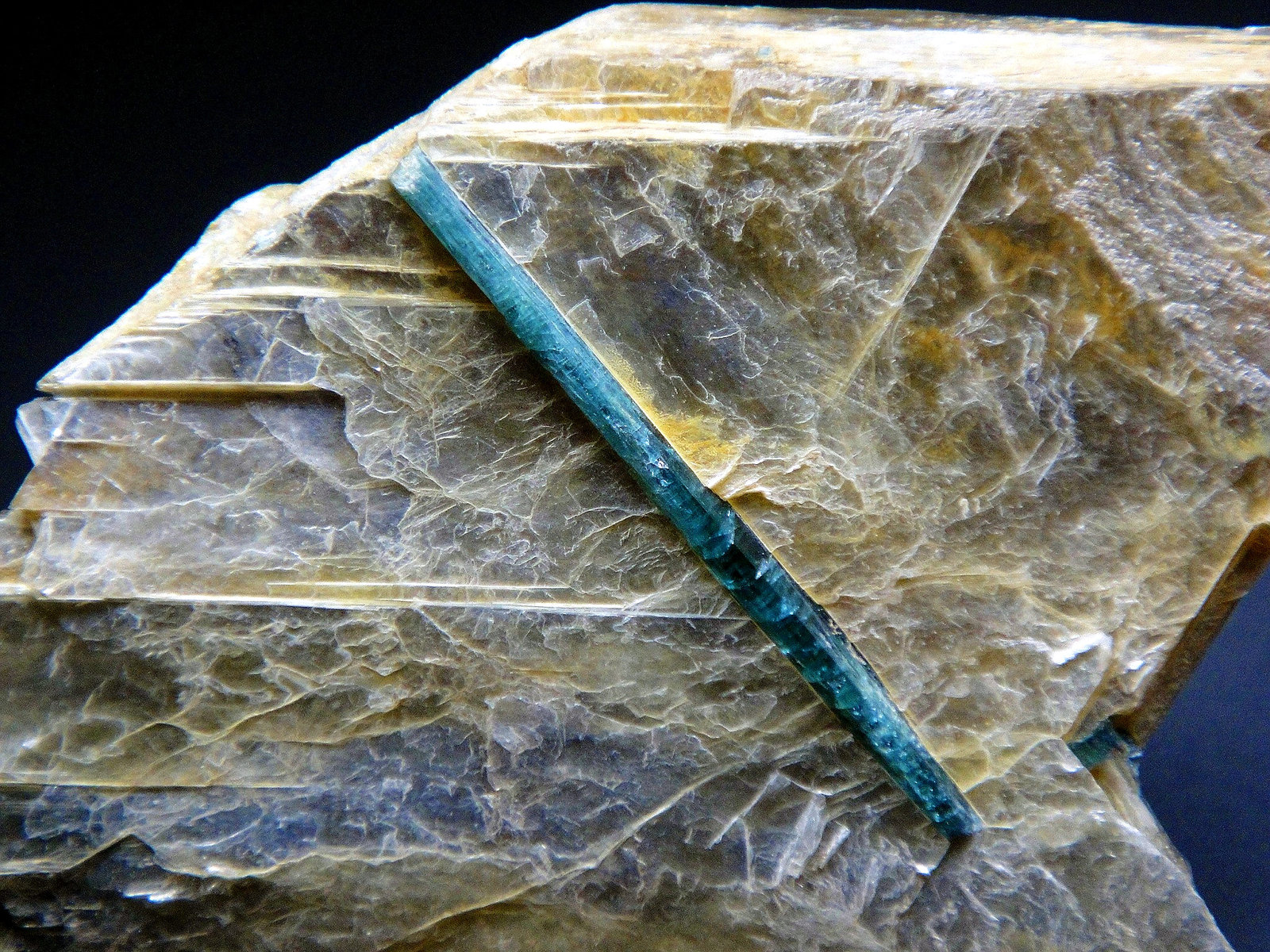 Elbaita (Grupo Turmalina) en Moscovita
Cristal de 4 cm.
(Autor: Antonio P. López)