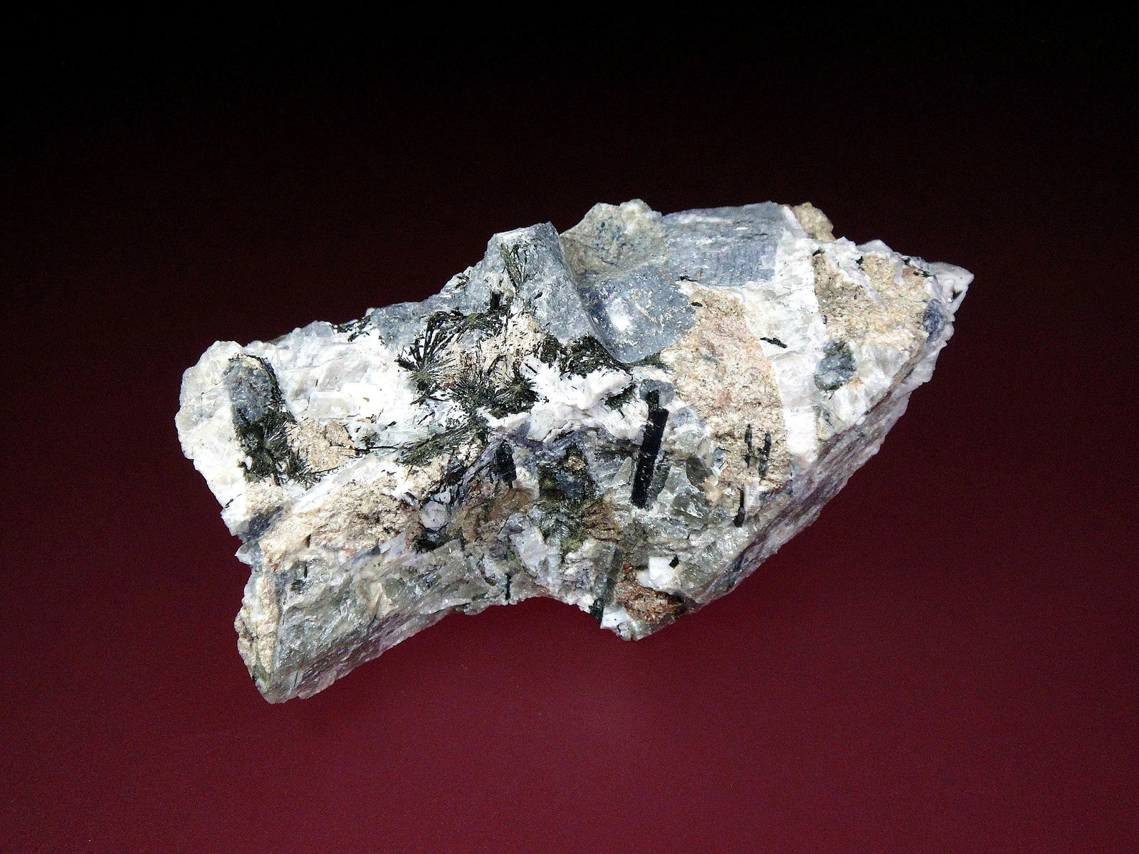 Petarasita, Aegirina
7 x 4 cm.
(Autor: Antonio P. López)