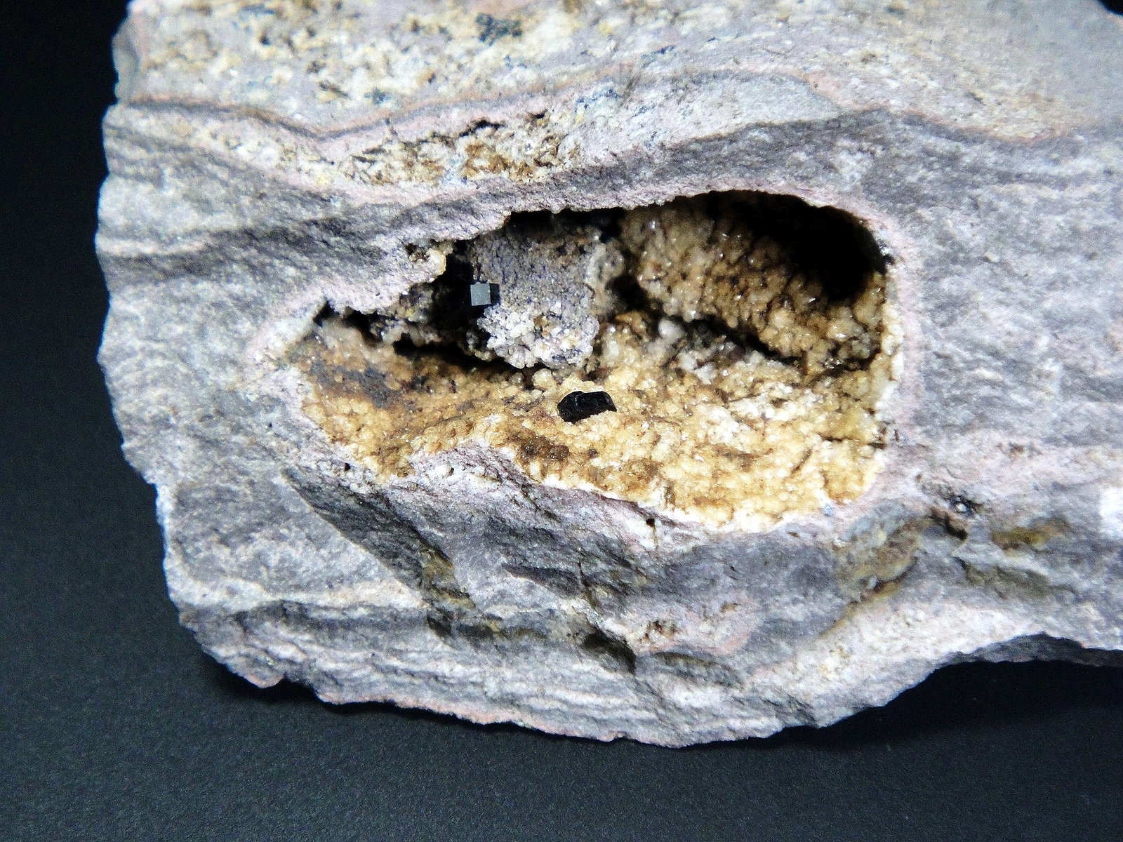 Osumilita
6 x 4 cm.
(Autor: Antonio P. López)
