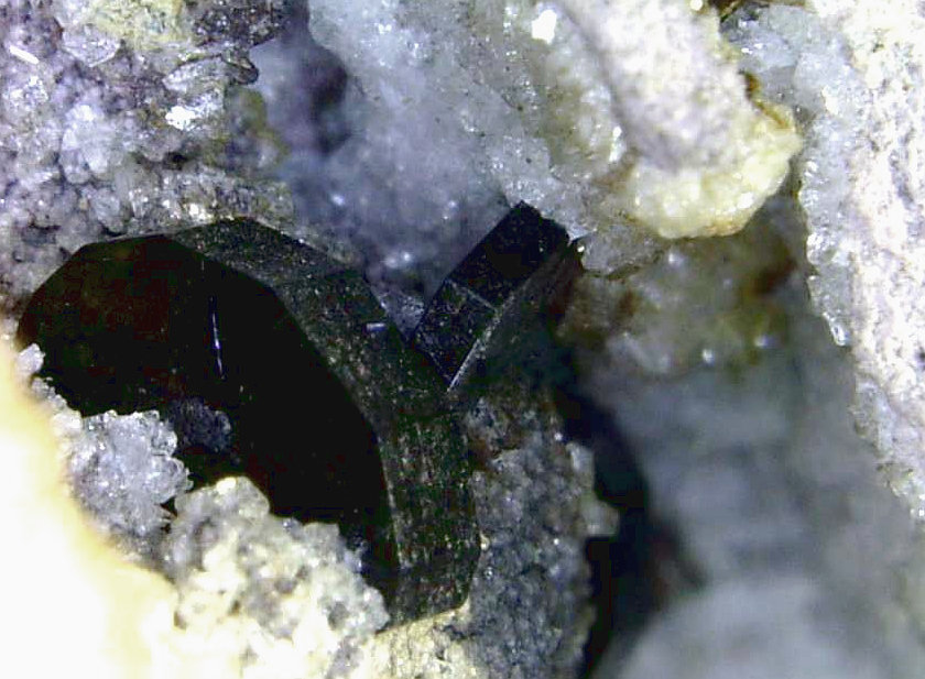 Osumilita
Cristal de 3 mm.
(Autor: Antonio P. López)