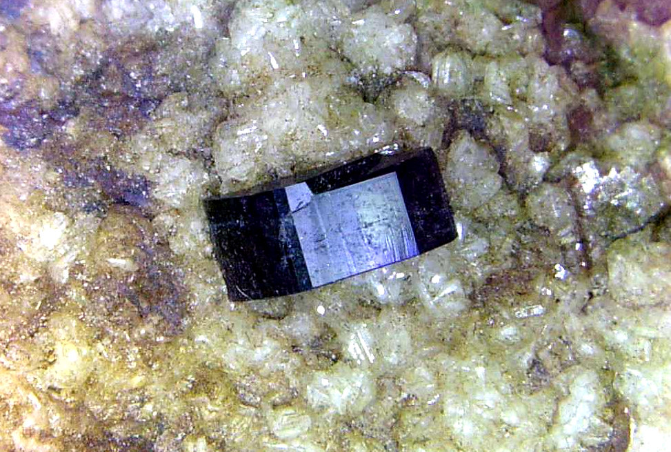 Osumilita, Tridimita
Cristal de 3 mm.
(Autor: Antonio P. López)