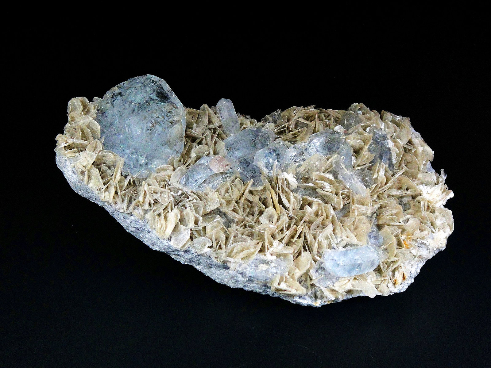 Berilo (variedad goshenita) y Moscovita
11 x 6 cm.
(Autor: Antonio P. López)