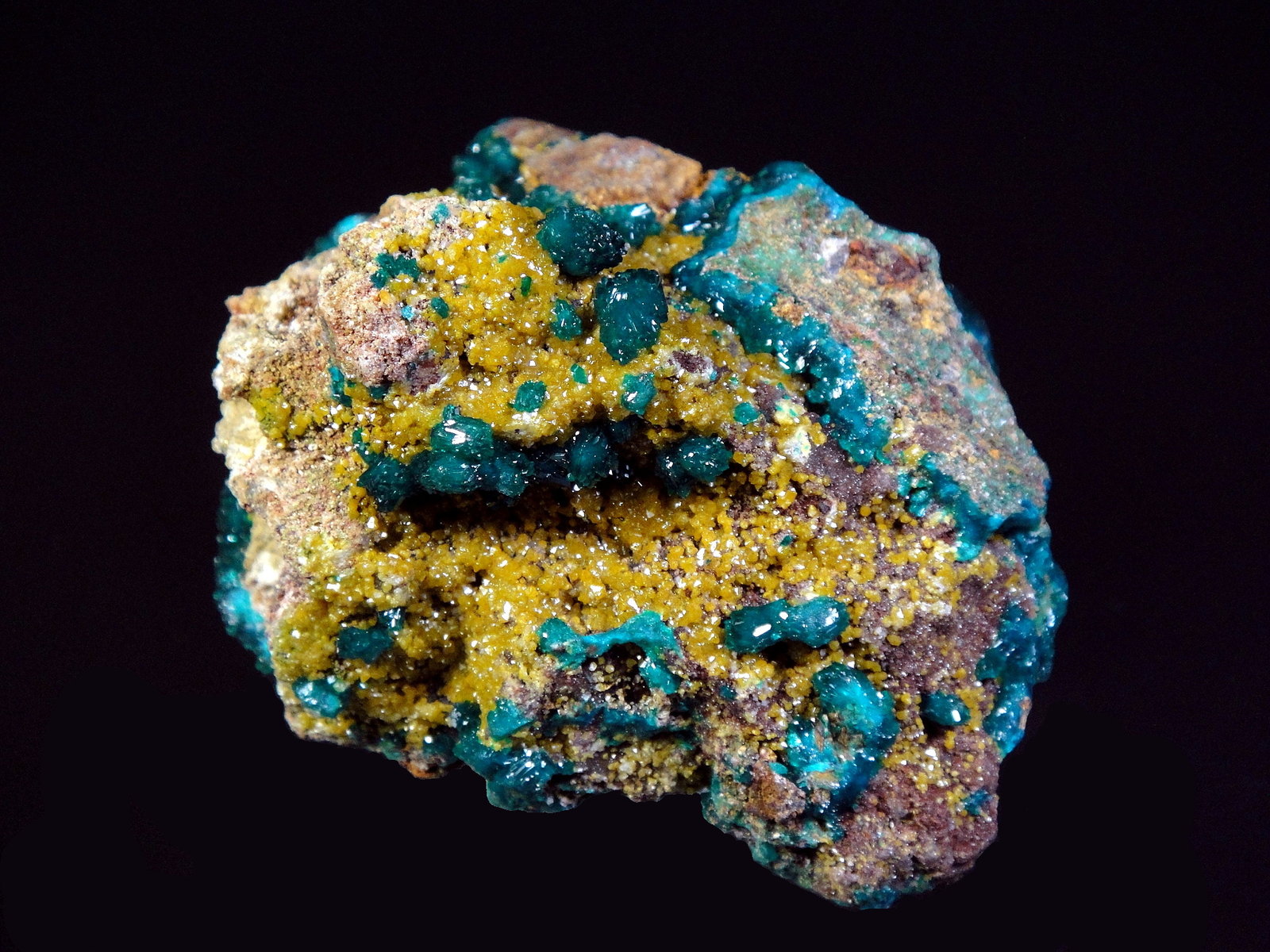 Dioptasa, Piromorfita, Mimetita
6 x 6 cm
(Autor: Antonio P. López)