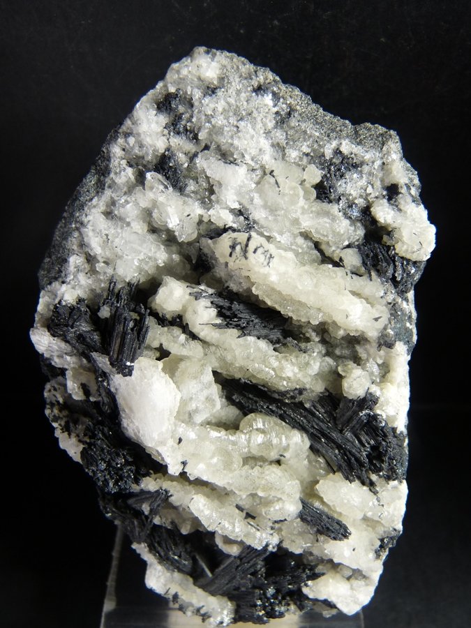 Betekhtinita y Calcita.
90x55 mm.
(Autor: Jesus Franquesa Baucells)
