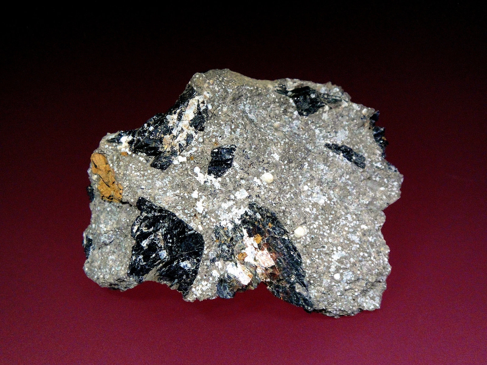 Kaersutita
7 x 5 cm.
(Autor: Antonio P. López)