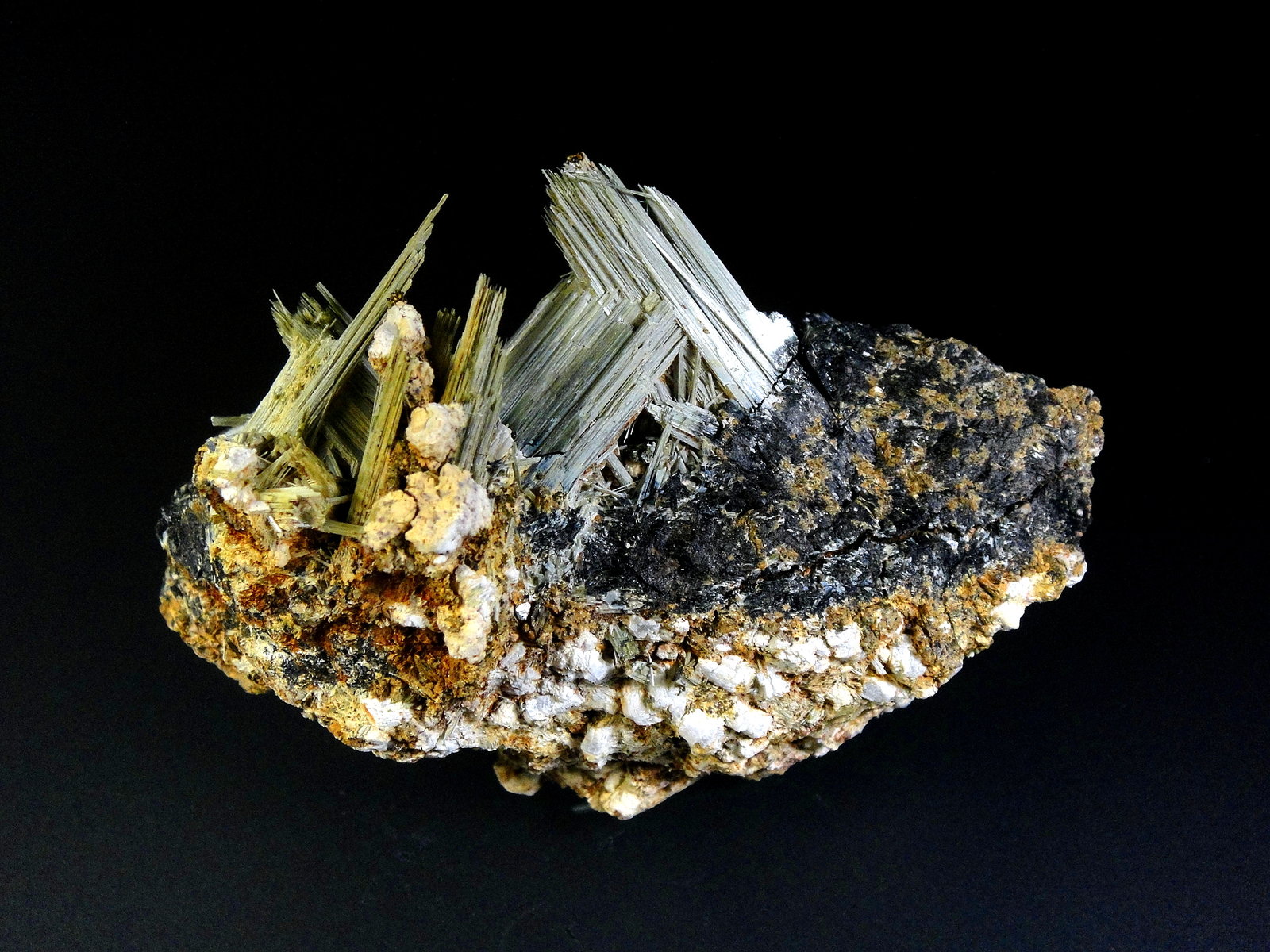 Ferroactinolita, Prehnita
9 x 4 cm.
(Autor: Antonio P. López)