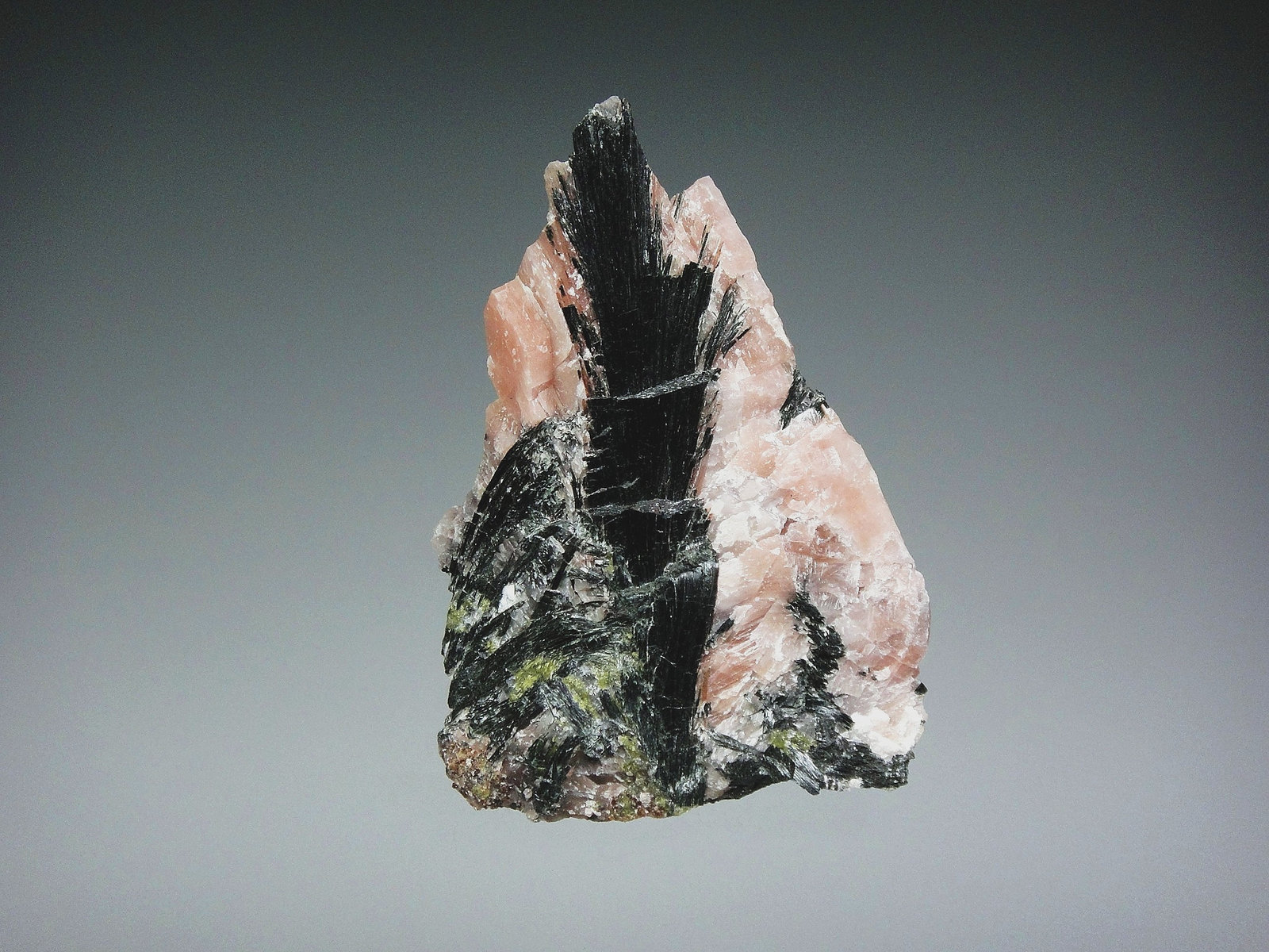 Ferropargasita
5 x 4 cm.
(Autor: Antonio P. López)