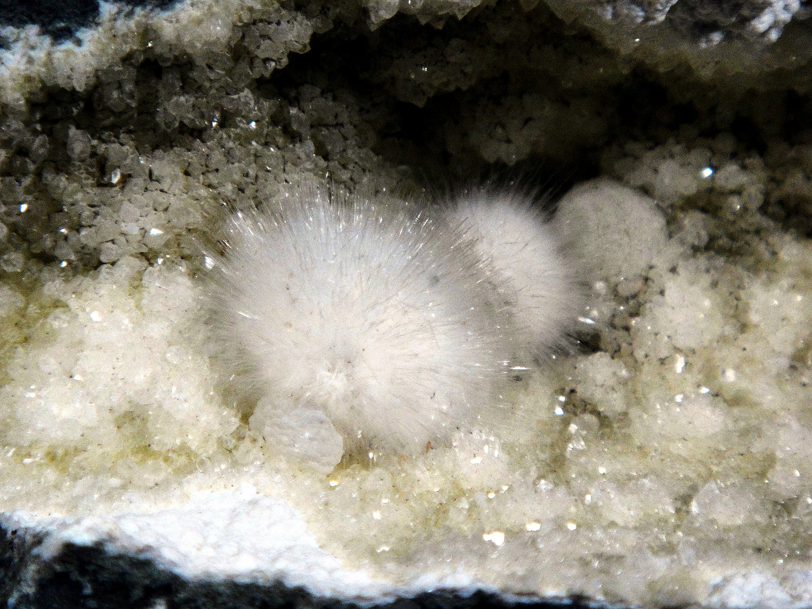 Okenita
Grupo esférico mayor 2 cm.
(Autor: Antonio P. López)