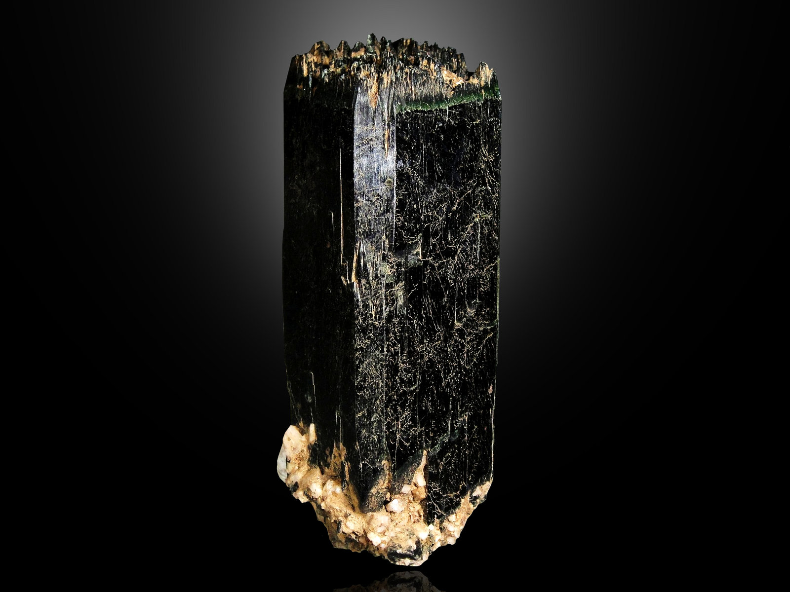Aegirina
8 x 3 cm.
(Autor: Antonio P. López)