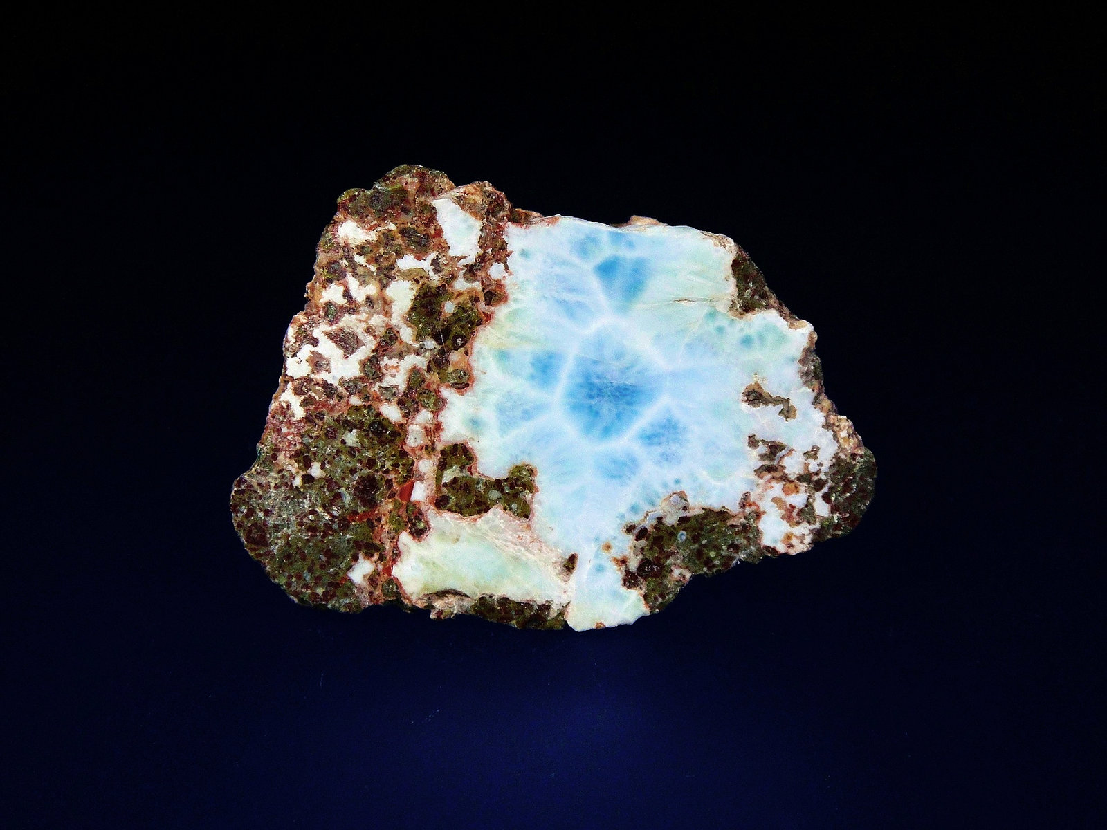 Pectolita (variedad larimar)
4 x 3 cm.
(Autor: Antonio P. López)