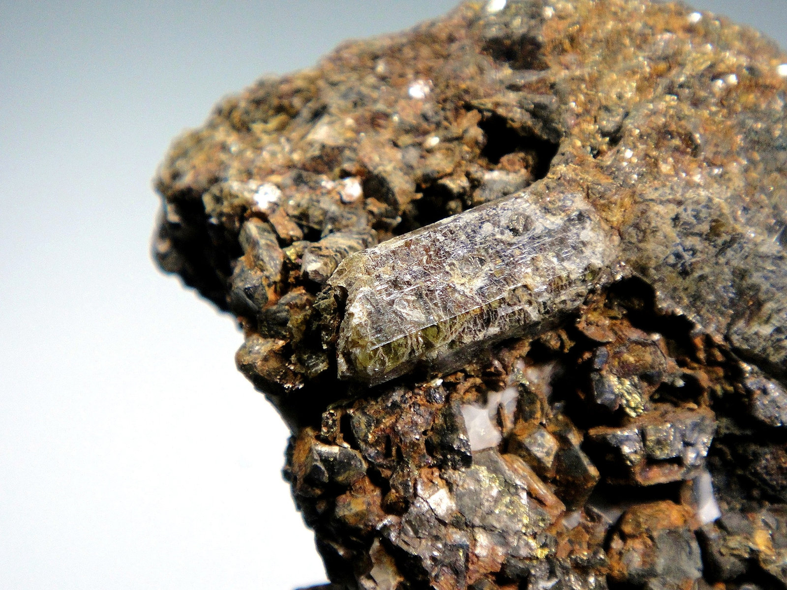 Augita (variedad fassaita)
Cristal de 2 cm.
(Autor: Antonio P. López)