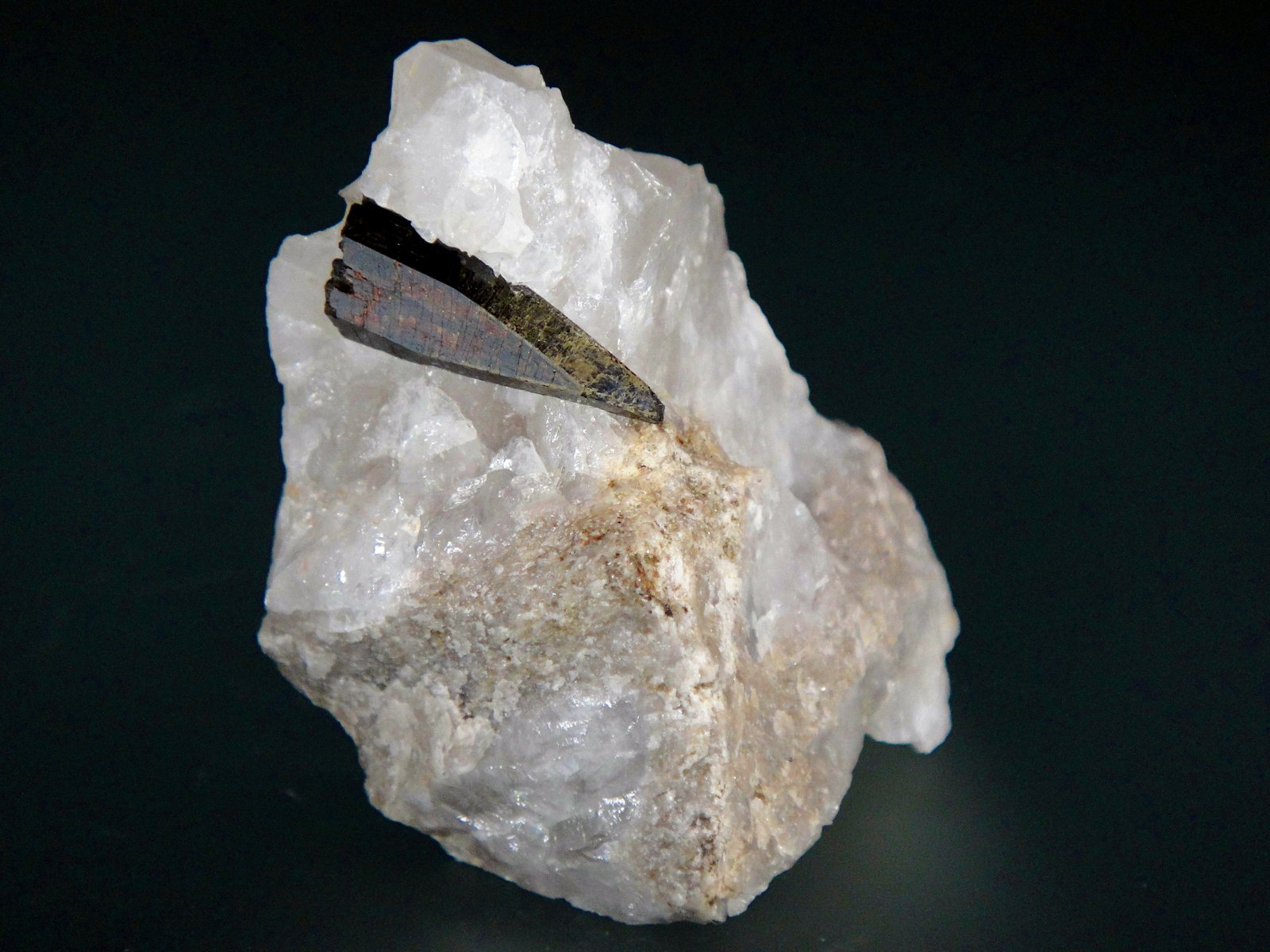 Aegirina, Cuarzo
6 x 4 cm.
(Autor: Antonio P. López)