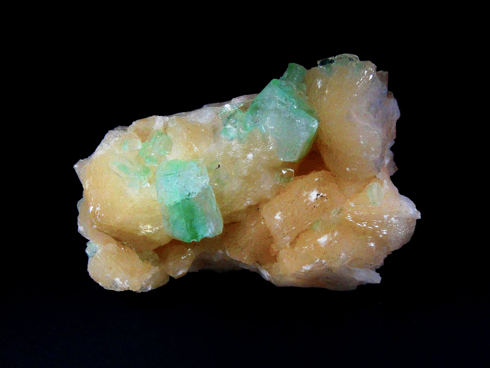 Fluorapophyllita-(K) (Apofilita), Stilbita-Ca (Estilbita-Ca)
8 x 6 cm.
(Autor: Antonio P. López)