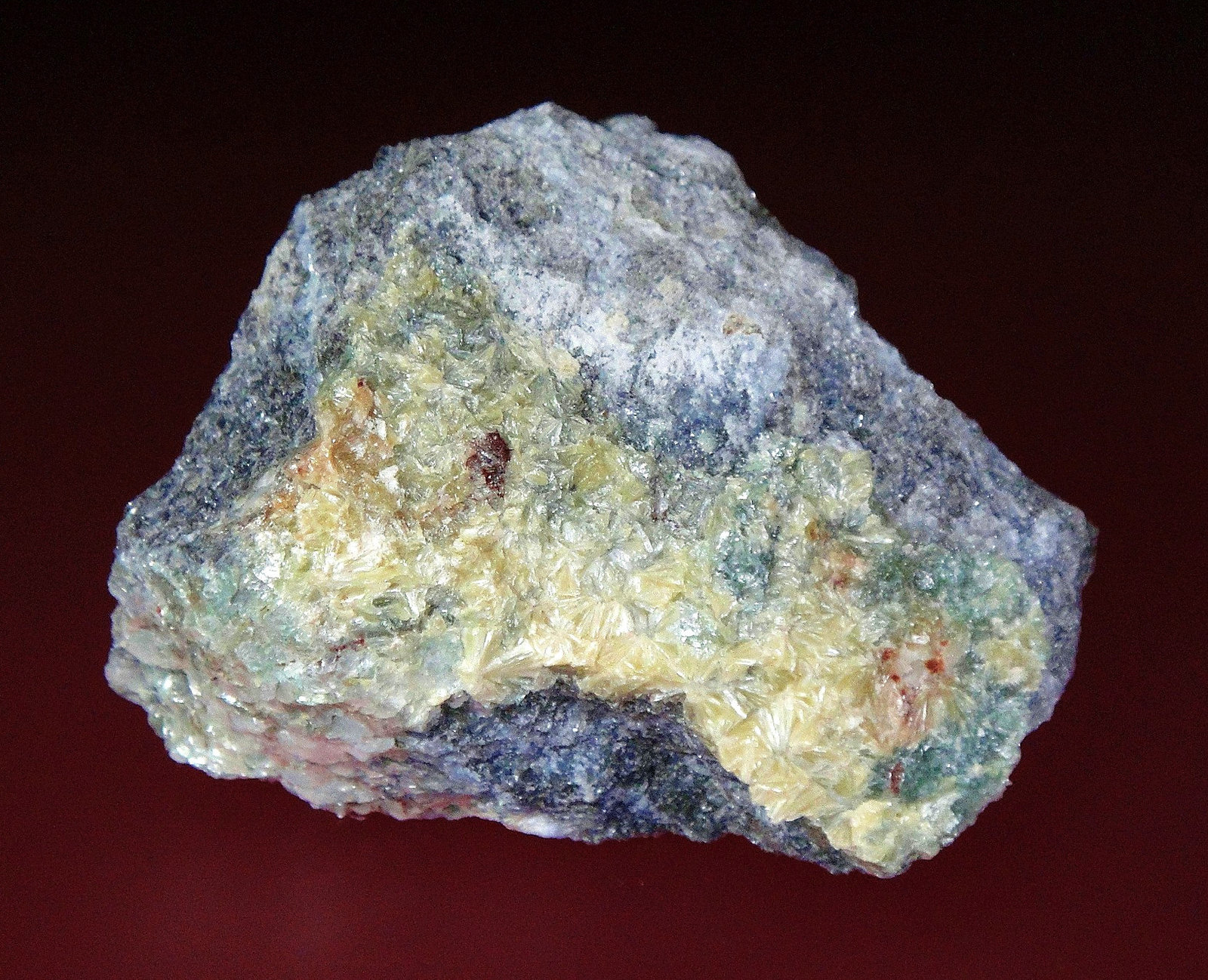 Pirofilita
7 x 5 cm.
(Autor: Antonio P. López)