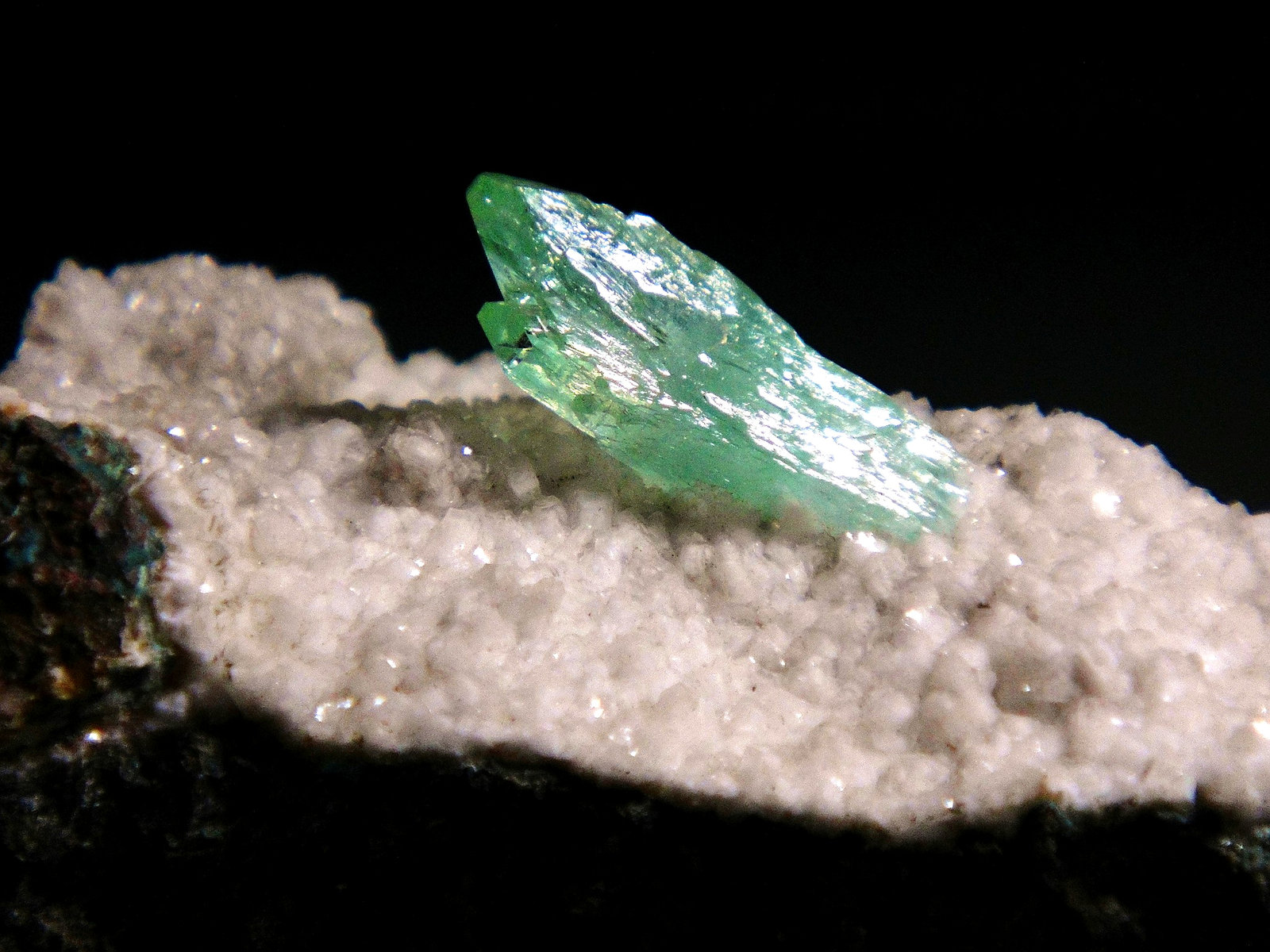 Fluorapophyllita-(K) (Apofilita)
Cristal de 15 mm.
(Autor: Antonio P. López)