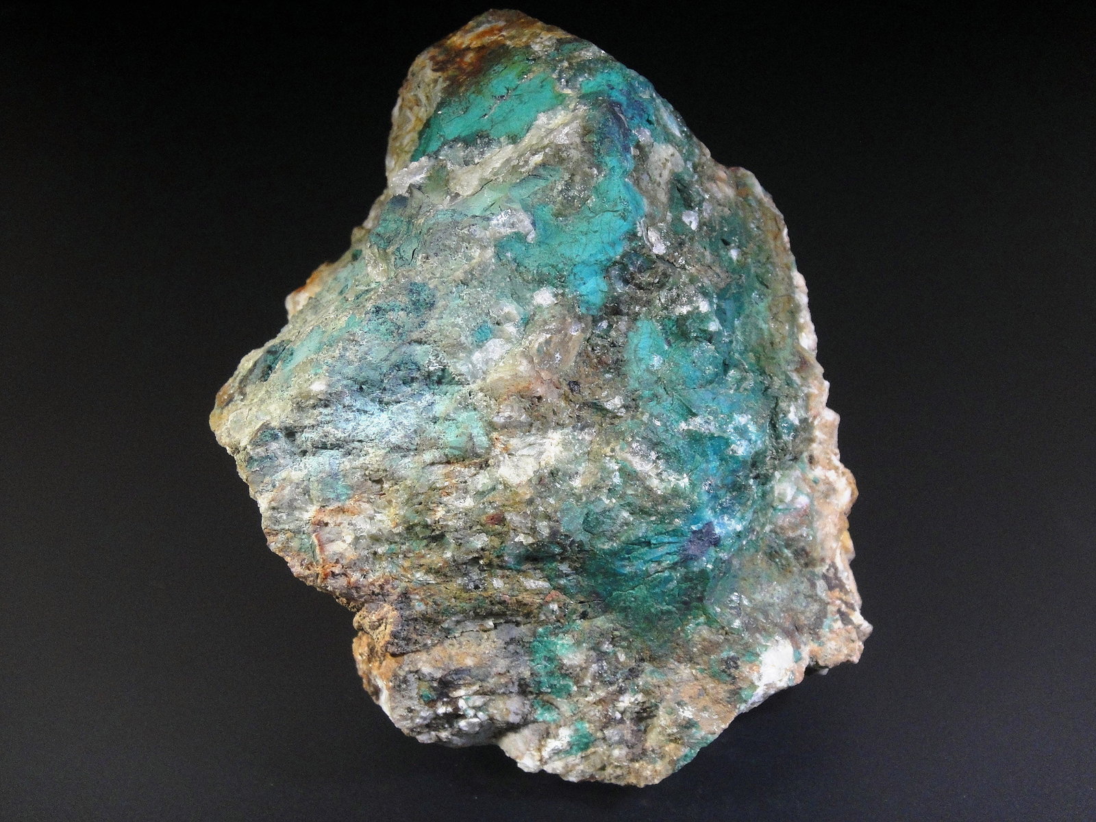 Crisocola [Chrysocolla] con Turquesa [Turquoise]
9 x 7 cm.
(Autor: Antonio P. López)