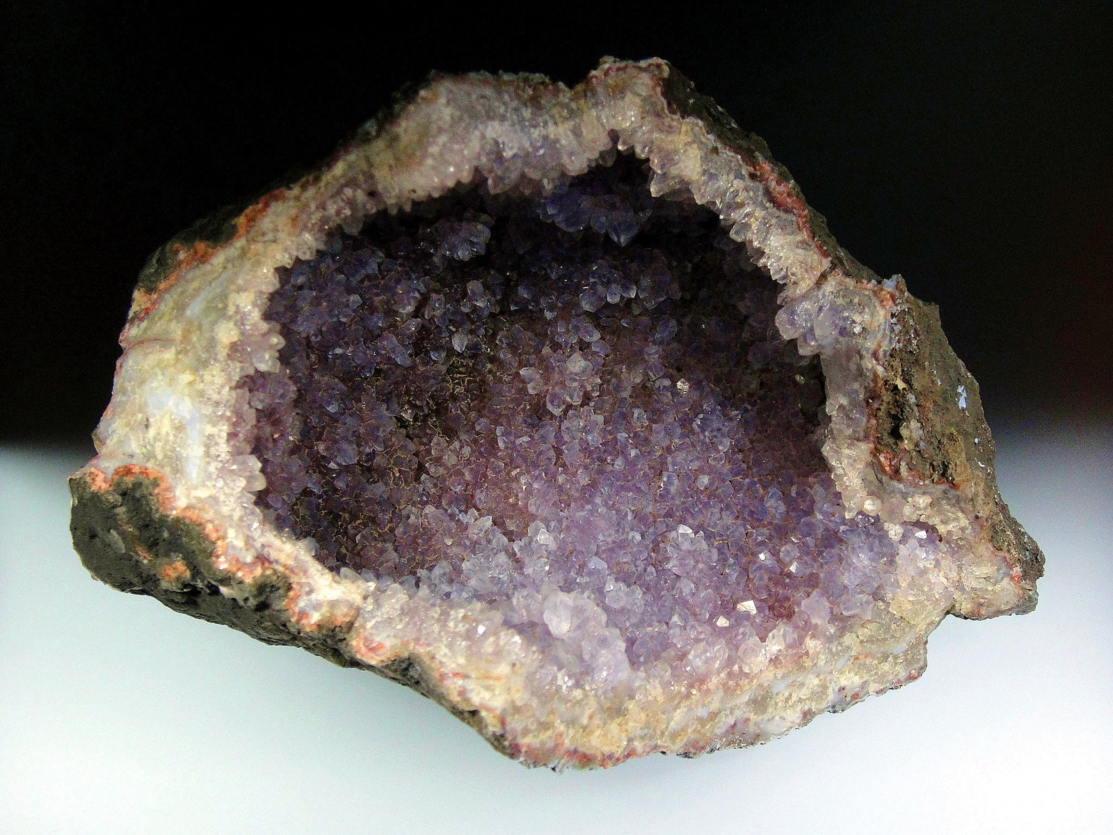 Cuarzo (variedad amatista)
16 x 11 cm.
(Autor: Antonio P. López)