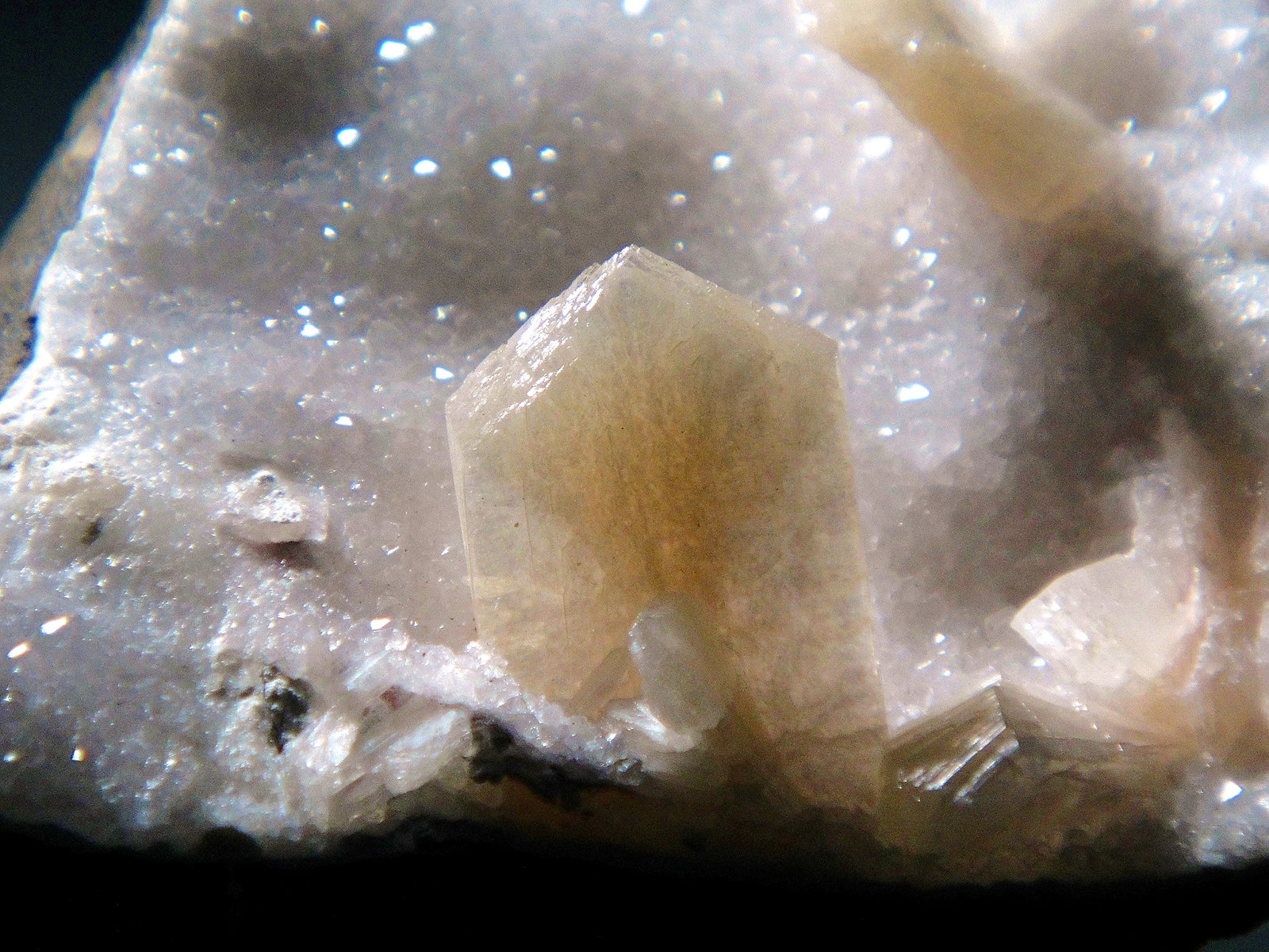 Stilbita-Ca (Estilbita-Ca)
Cristal de 3 cm.
(Autor: Antonio P. López)