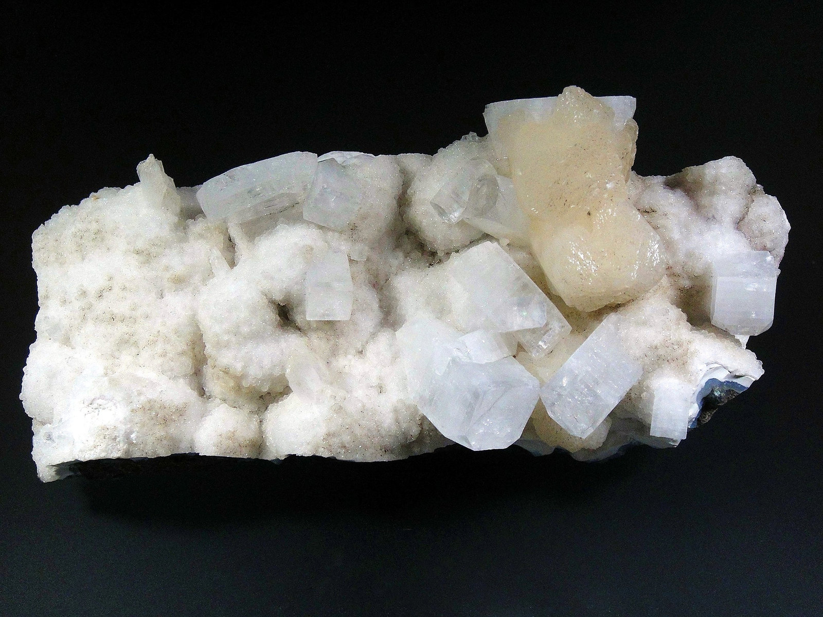 Stilbita-Ca (Estilbita-Ca) y Fluorapophyllita (K) (Apofilita)
16 x 7 cm.
(Autor: Antonio P. López)
