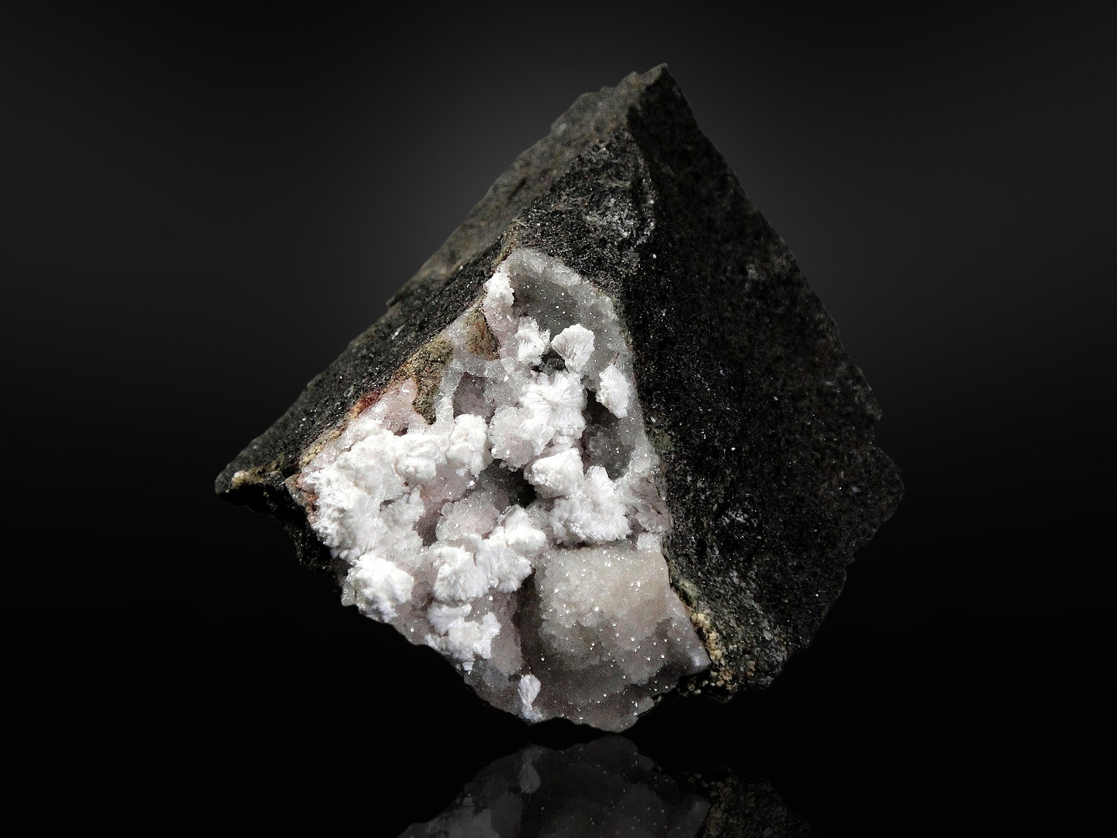 Gonnardita y Phillipsita-Ca
6 x 5 cm.
(Autor: Antonio P. López)