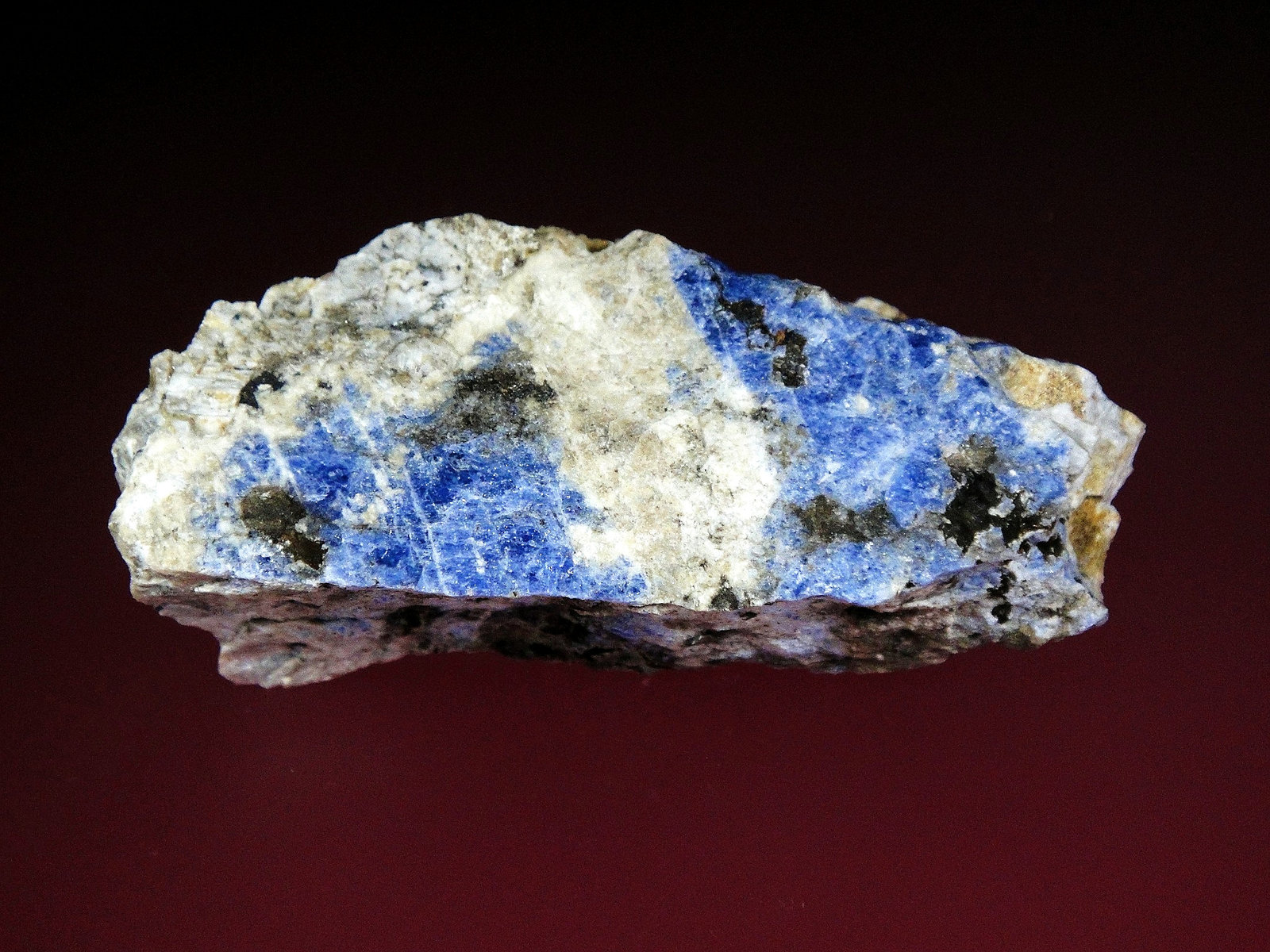 Vishnevita
8 x 4 cm.
(Autor: Antonio P. López)