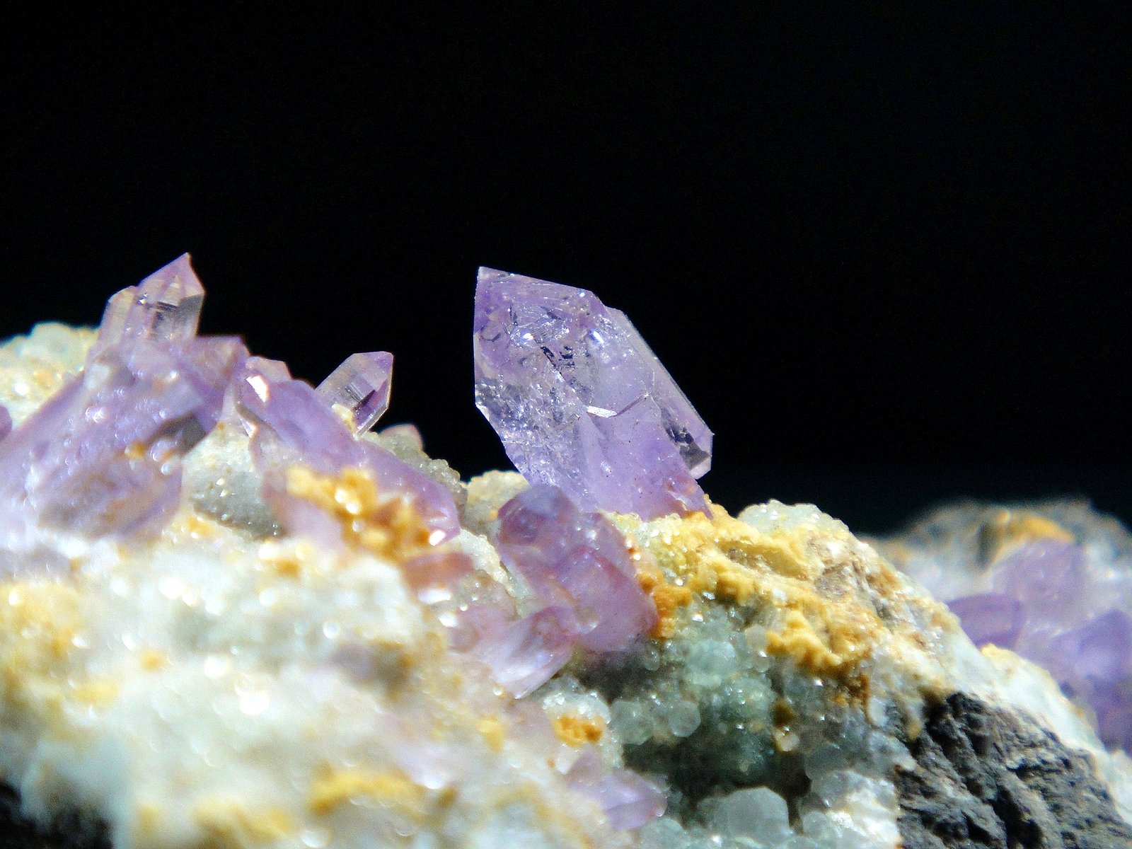 Cuarzo (variedad amatista)
Cristal de 10 mm.
(Autor: Antonio P. López)