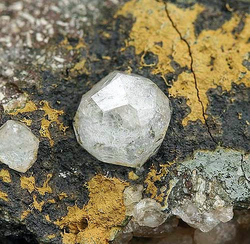 Analcima
Cristal de 5 mm.
(Autor: Antonio P. López)