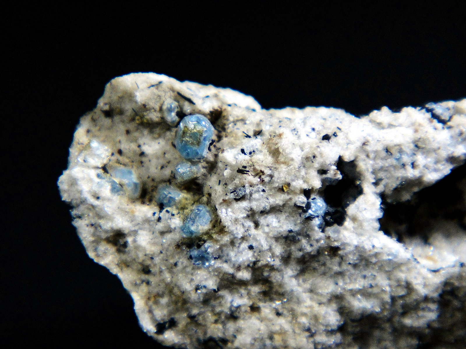 Haüyna
Campo de visión 2 cm.
(Autor: Antonio P. López)