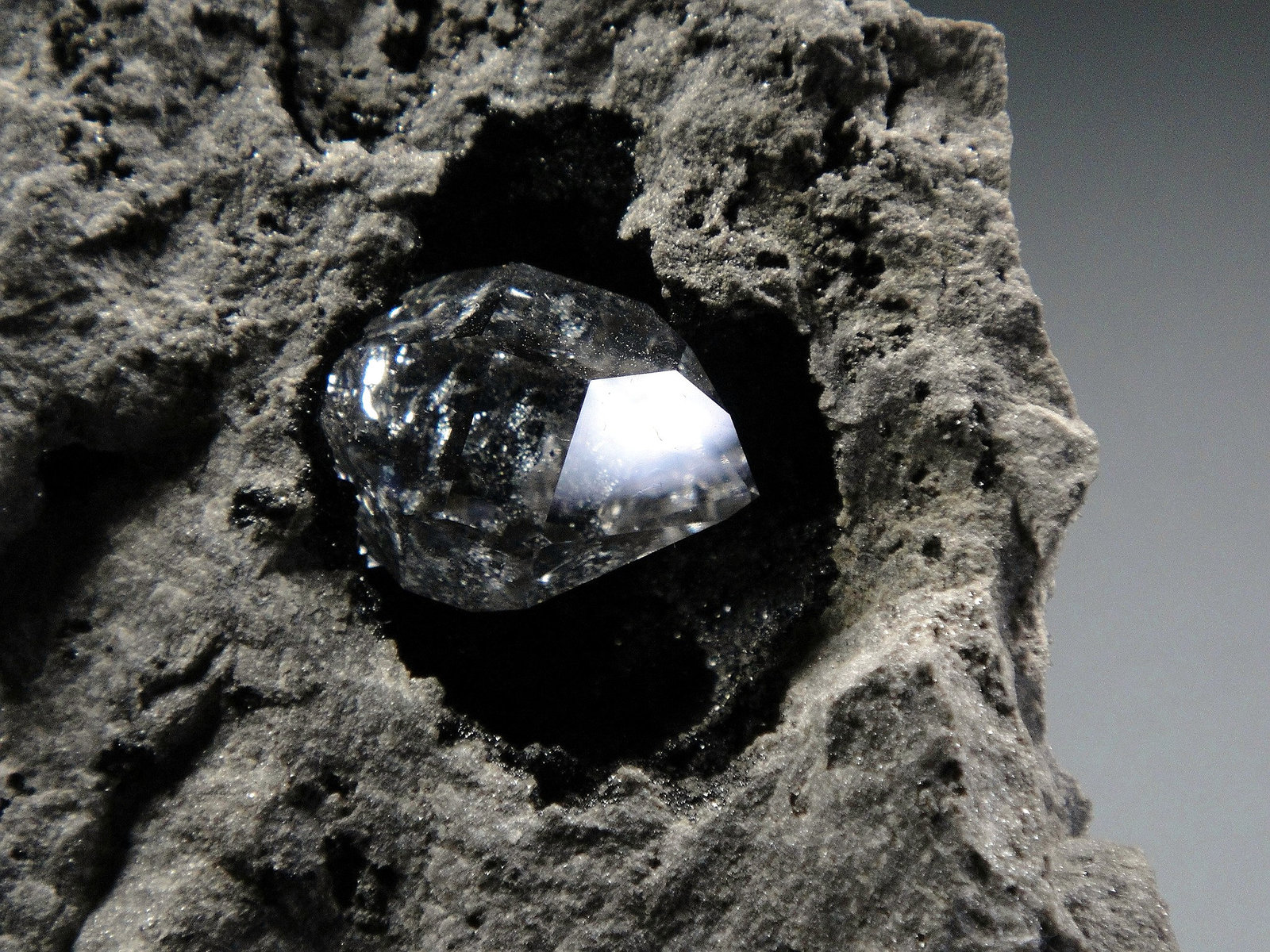 Cuarzo (variedad herkimer)
Cristal de 2,5 cm.
(Autor: Antonio P. López)